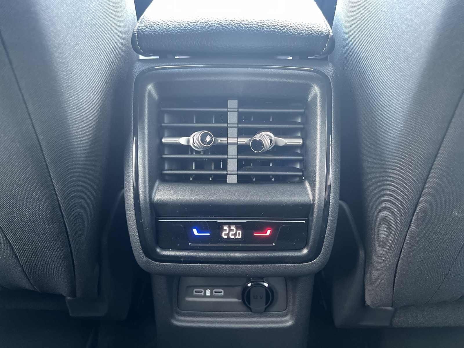 Skoda Kodiaq 2.0 SELECTION 4X4 7SITZE AHK CAM ACC LM19