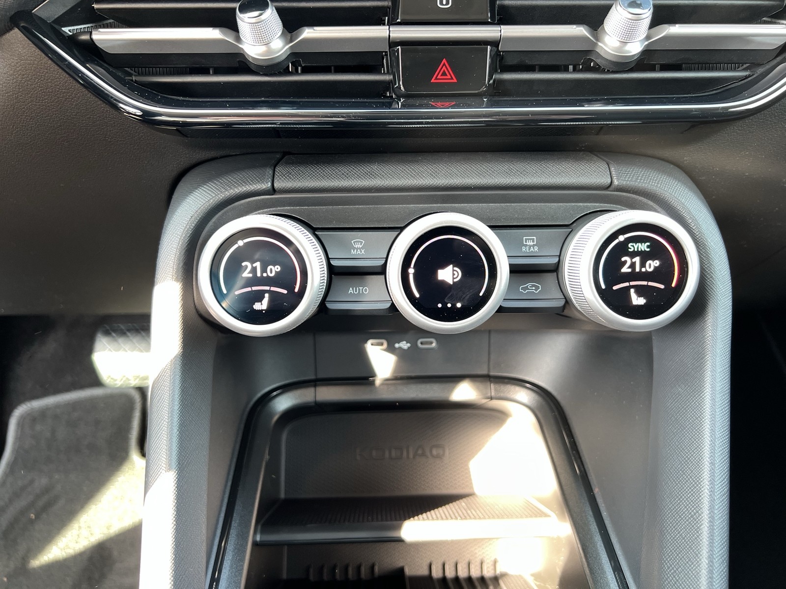 Skoda Kodiaq 2.0 SELECTION 4X4 7SITZE AHK CAM ACC LM19