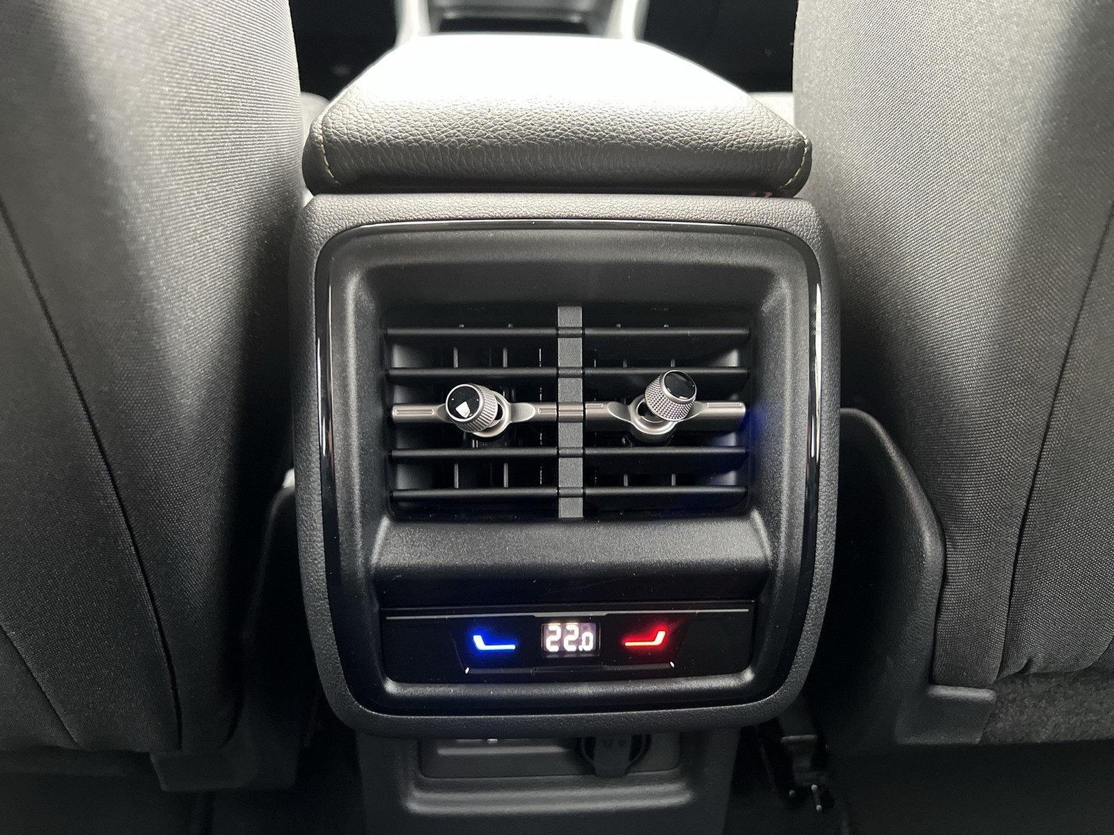 Skoda Kodiaq 2.0 SELECTION 4X4 7SITZE AHK CAM ACC LM19