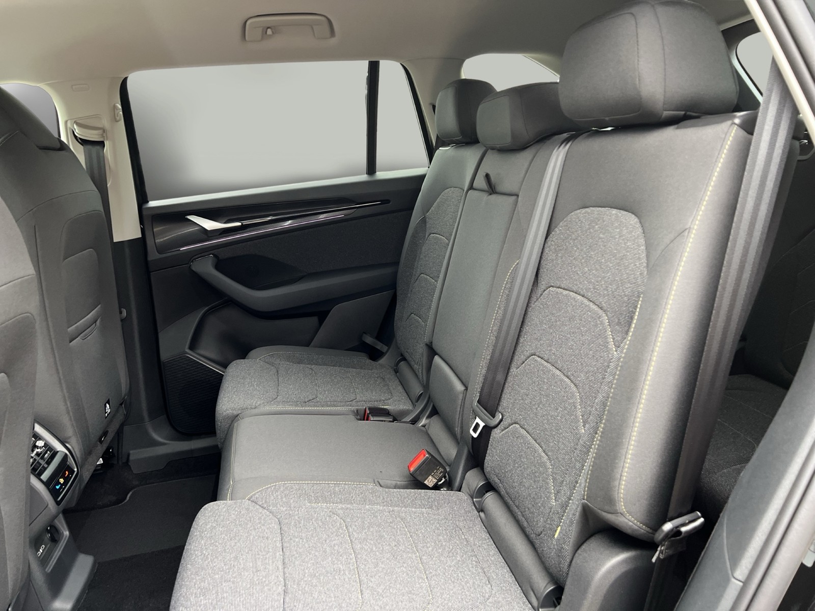 Skoda Kodiaq 2.0 SELECTION 4X4 7SITZE AHK CAM ACC LM19