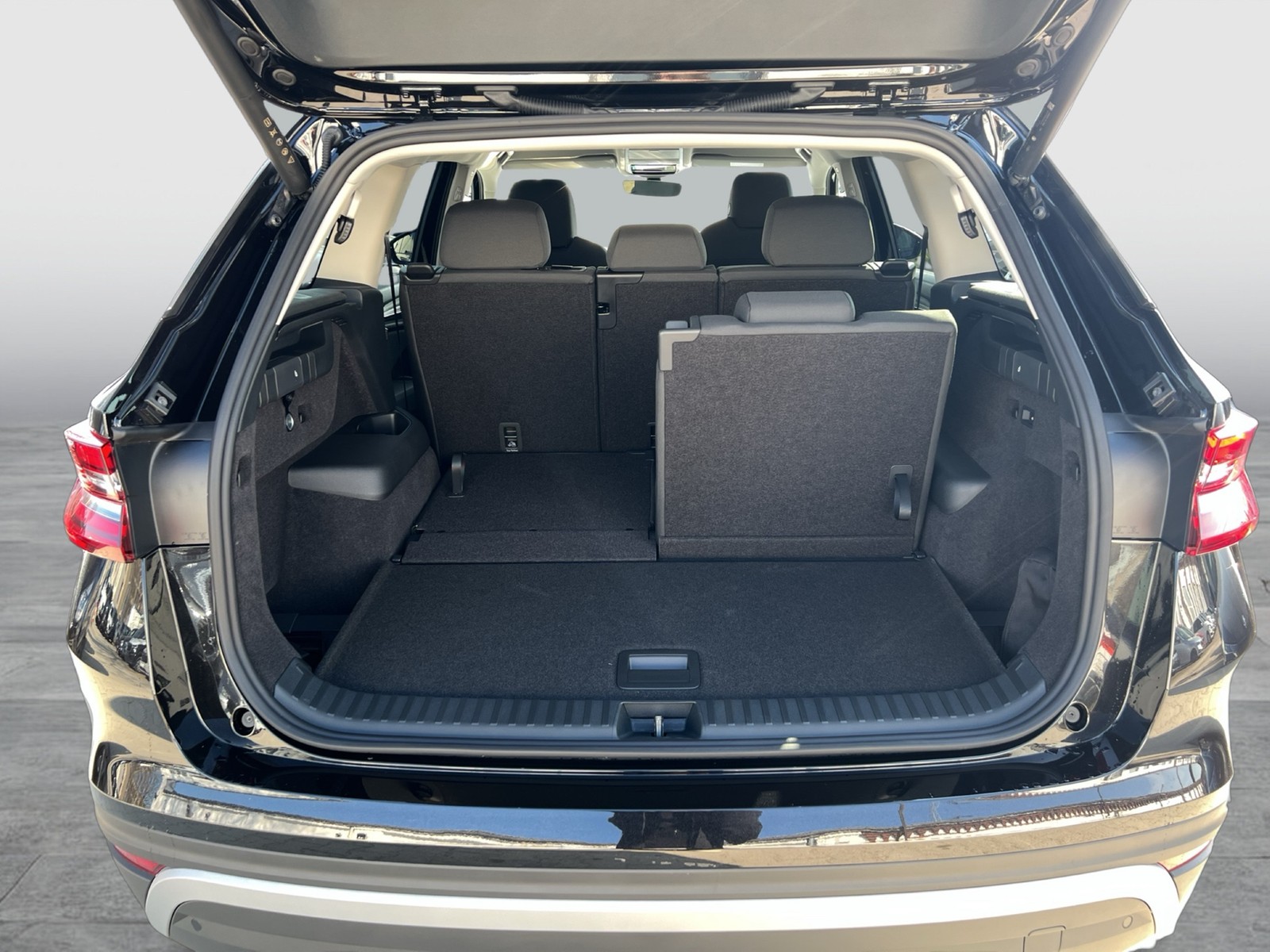 Skoda Kodiaq 2.0 SELECTION 4X4 7SITZE AHK CAM ACC LM19