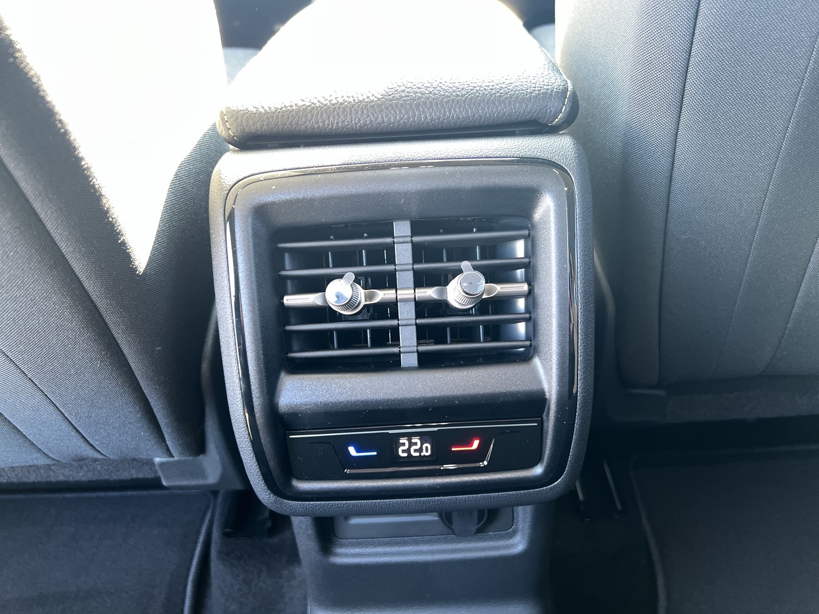 Skoda Kodiaq 2.0 SELECTION 4X4 7SITZE AHK CAM ACC LM19