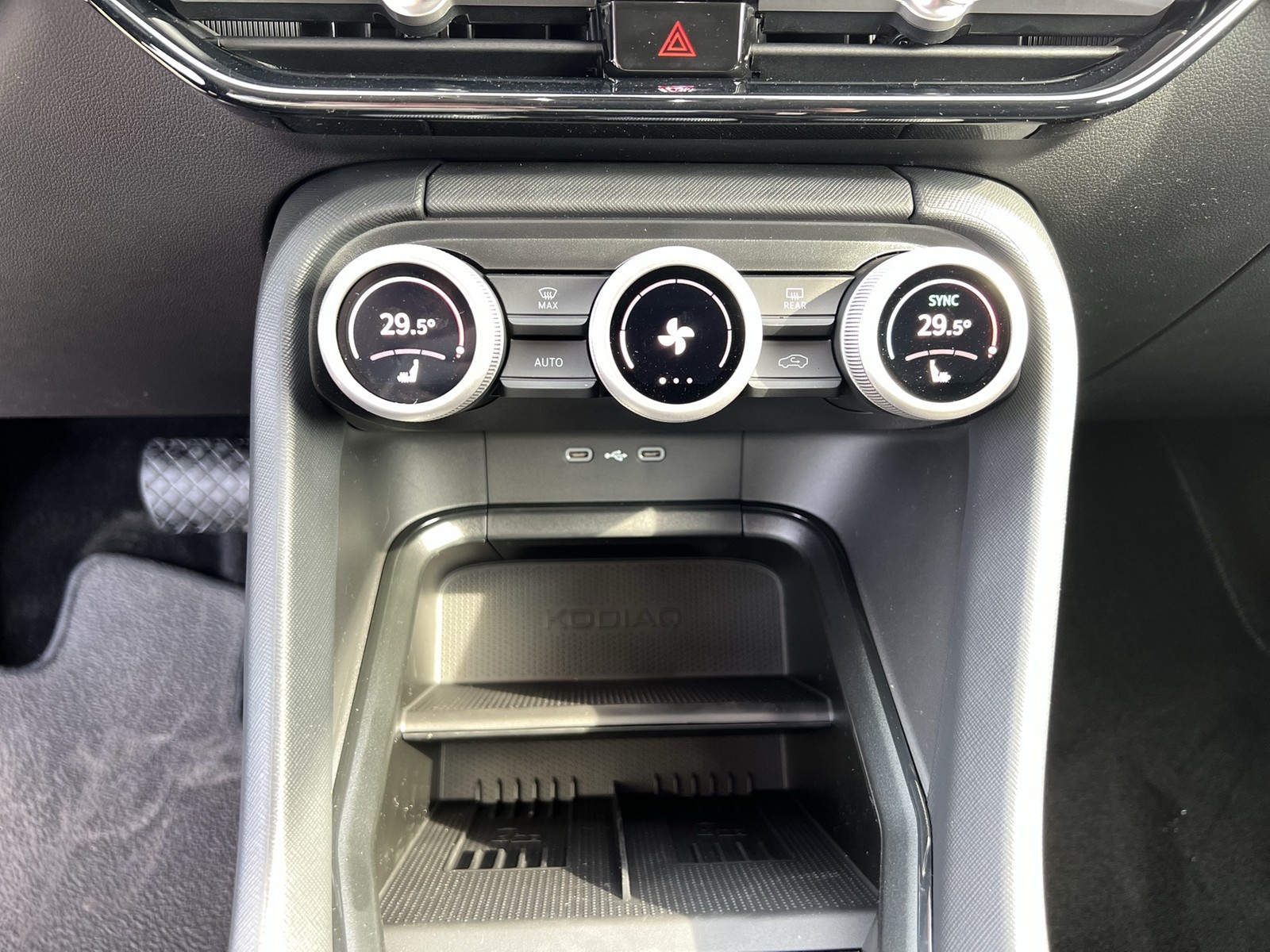 Skoda Kodiaq 2.0 SELECTION 4X4 7SITZE AHK CAM ACC LM19