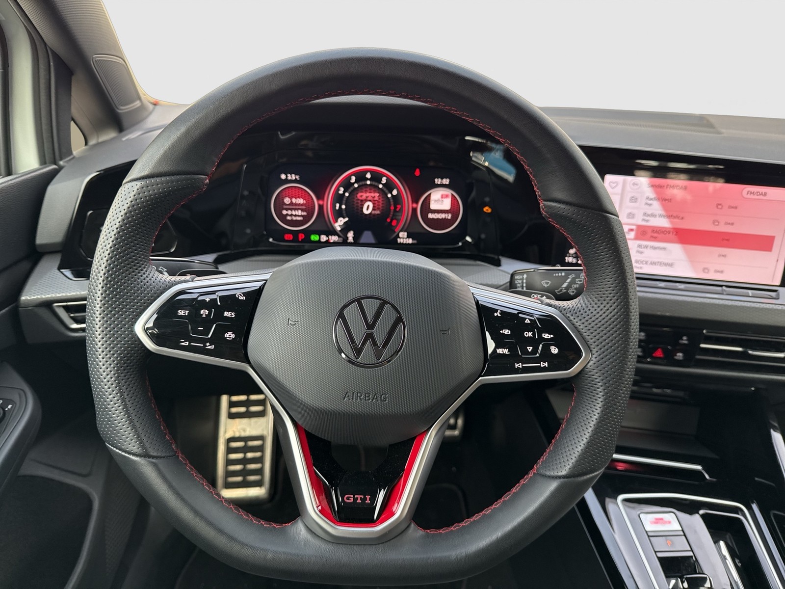 Volkswagen Golf VIII 2.0 GTI ACC ALU18 CARPLAY SITZHEIZUNG
