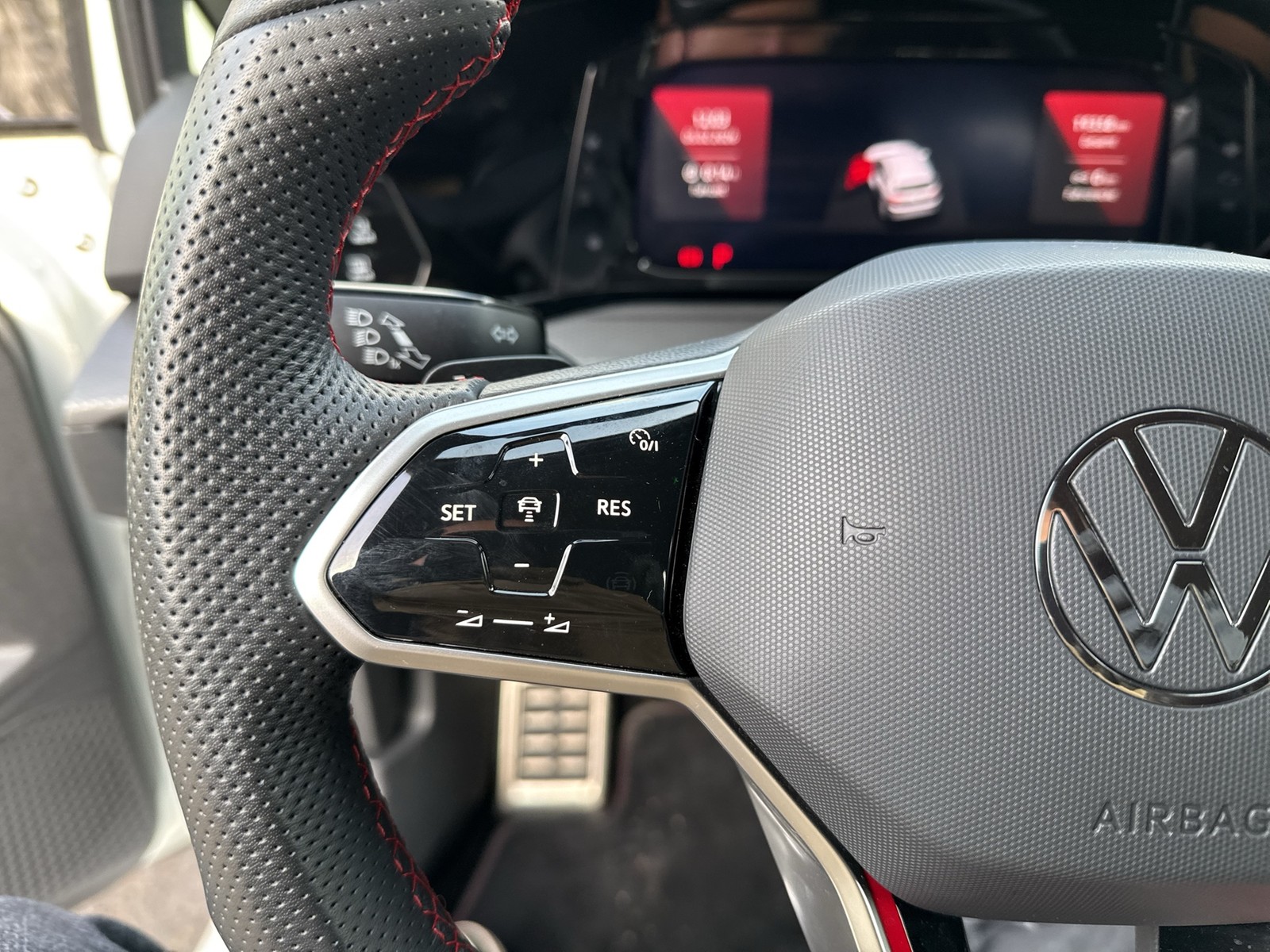 Volkswagen Golf VIII 2.0 GTI ACC ALU18 CARPLAY SITZHEIZUNG