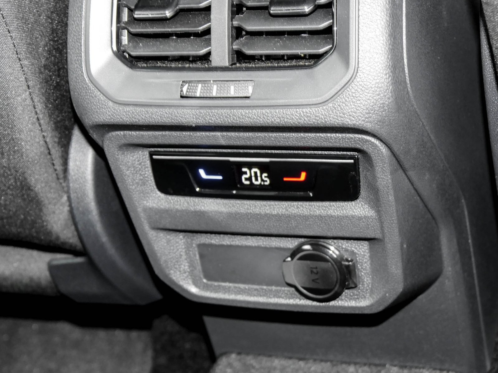 Volkswagen Tiguan 2.0 MOVE AHK ACC LM17 NAVI SITZHEIZUNG