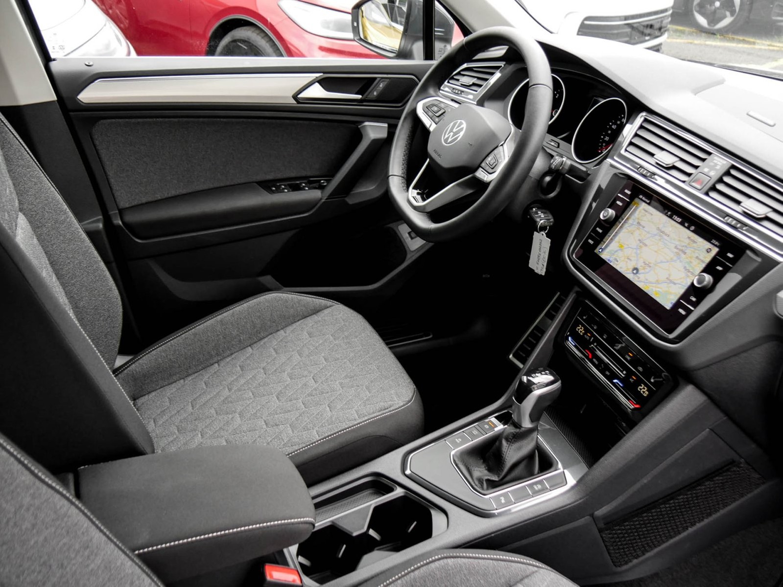 Volkswagen Tiguan 2.0 MOVE AHK ACC LM17 NAVI SITZHEIZUNG