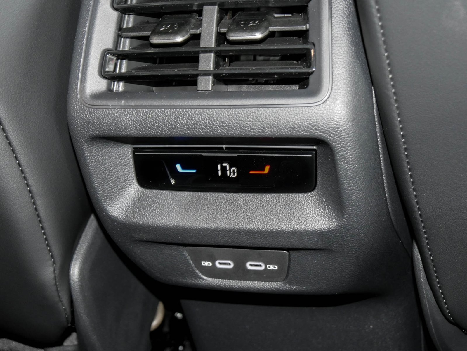 Volkswagen Tiguan 2.0 R-LINE DSG BLACKSTYLE eKLAPPE AHK