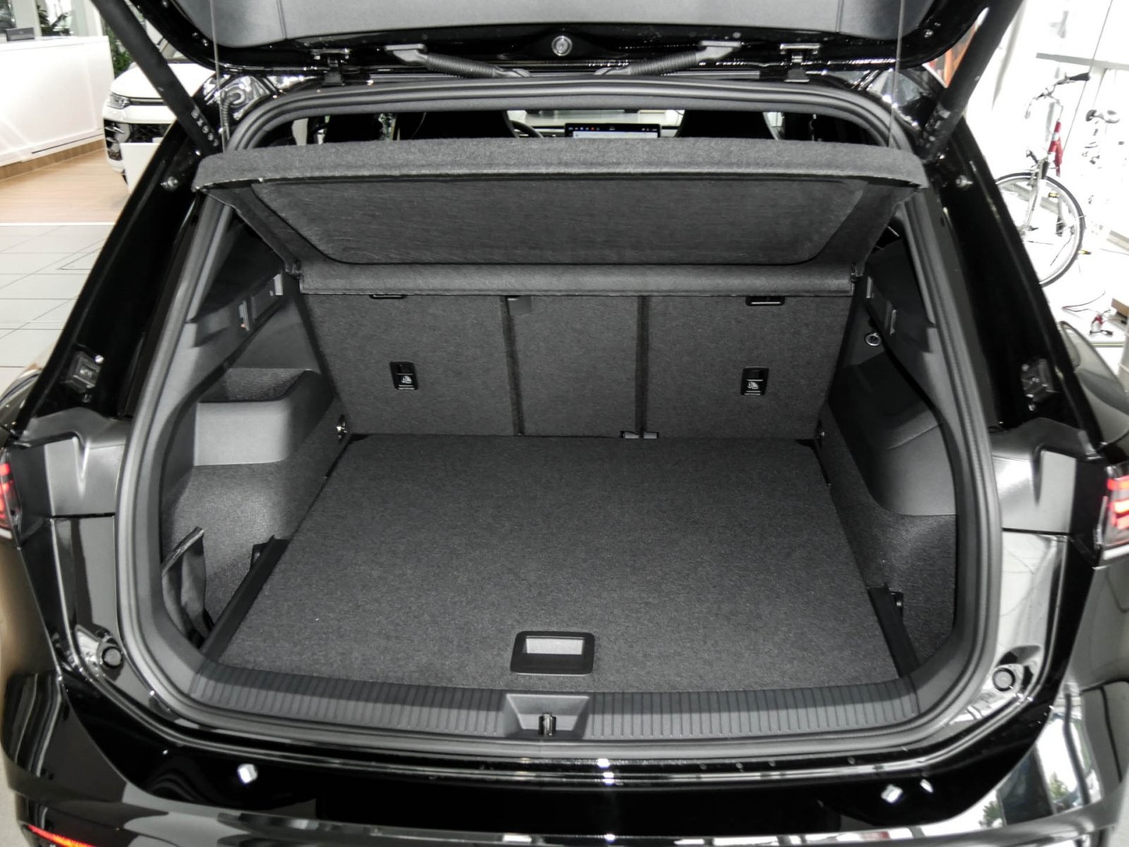 Volkswagen Tiguan 2.0 R-LINE DSG BLACKSTYLE eKLAPPE AHK