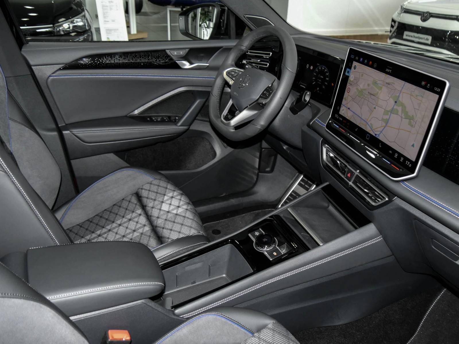 Volkswagen Tiguan 2.0 R-LINE DSG BLACKSTYLE eKLAPPE AHK