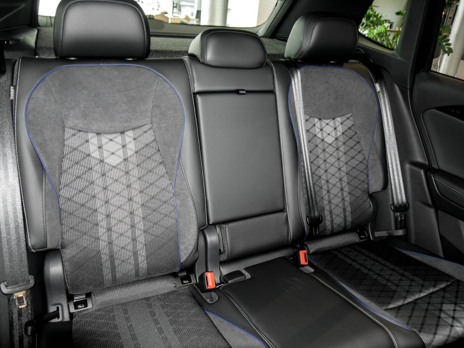 Volkswagen Tiguan 2.0 R-LINE DSG BLACKSTYLE eKLAPPE AHK