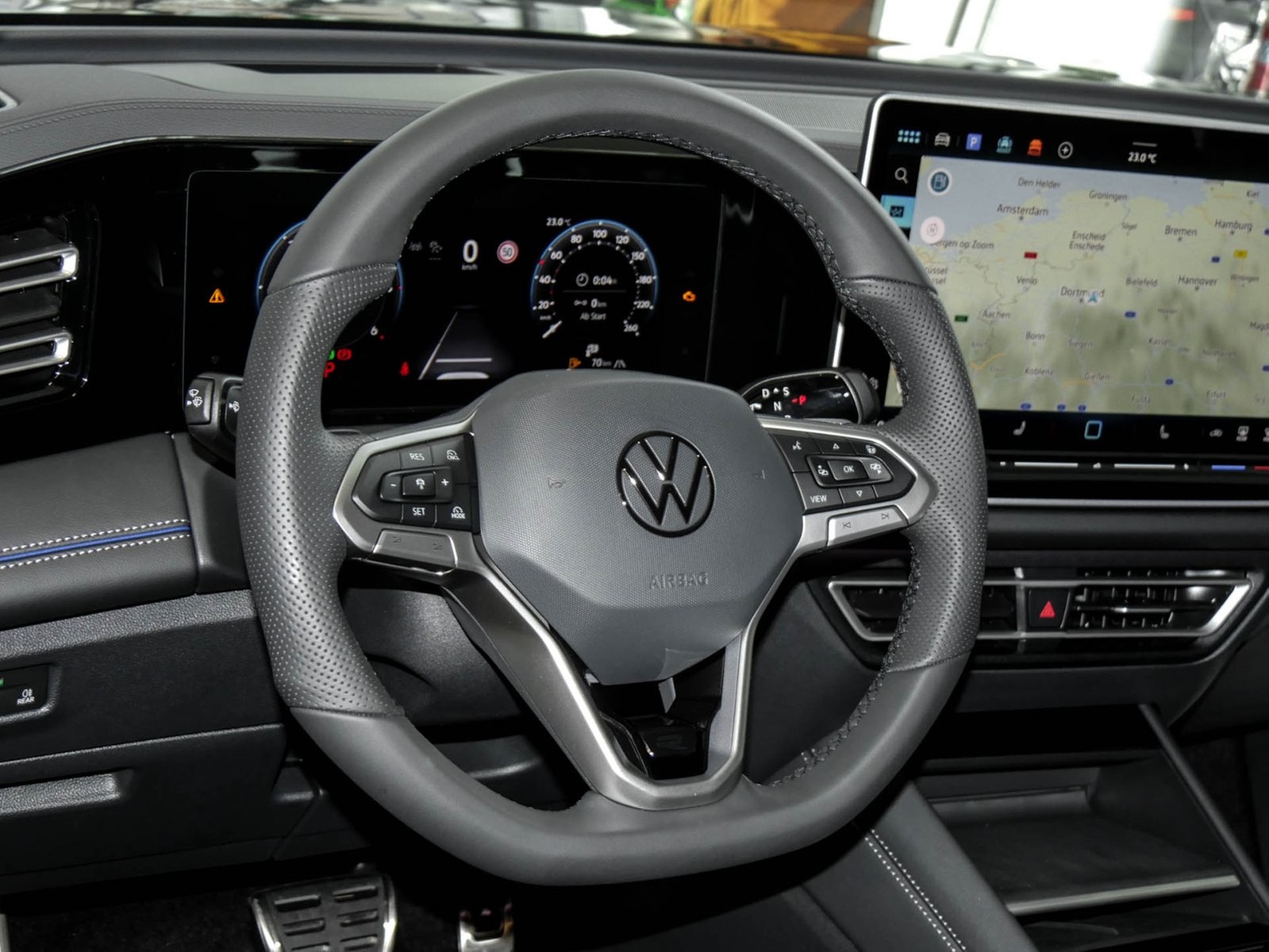 Volkswagen Tiguan 2.0 R-LINE DSG BLACKSTYLE eKLAPPE AHK