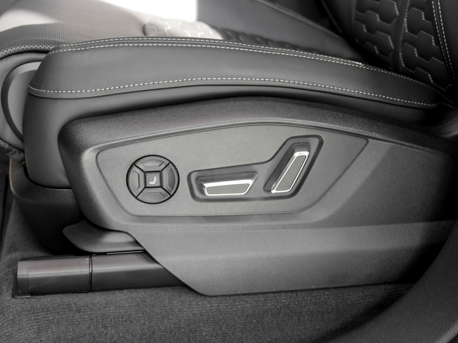 Audi RSQ8 quattro tiptronic AHK PANO MATRIX LED LM23