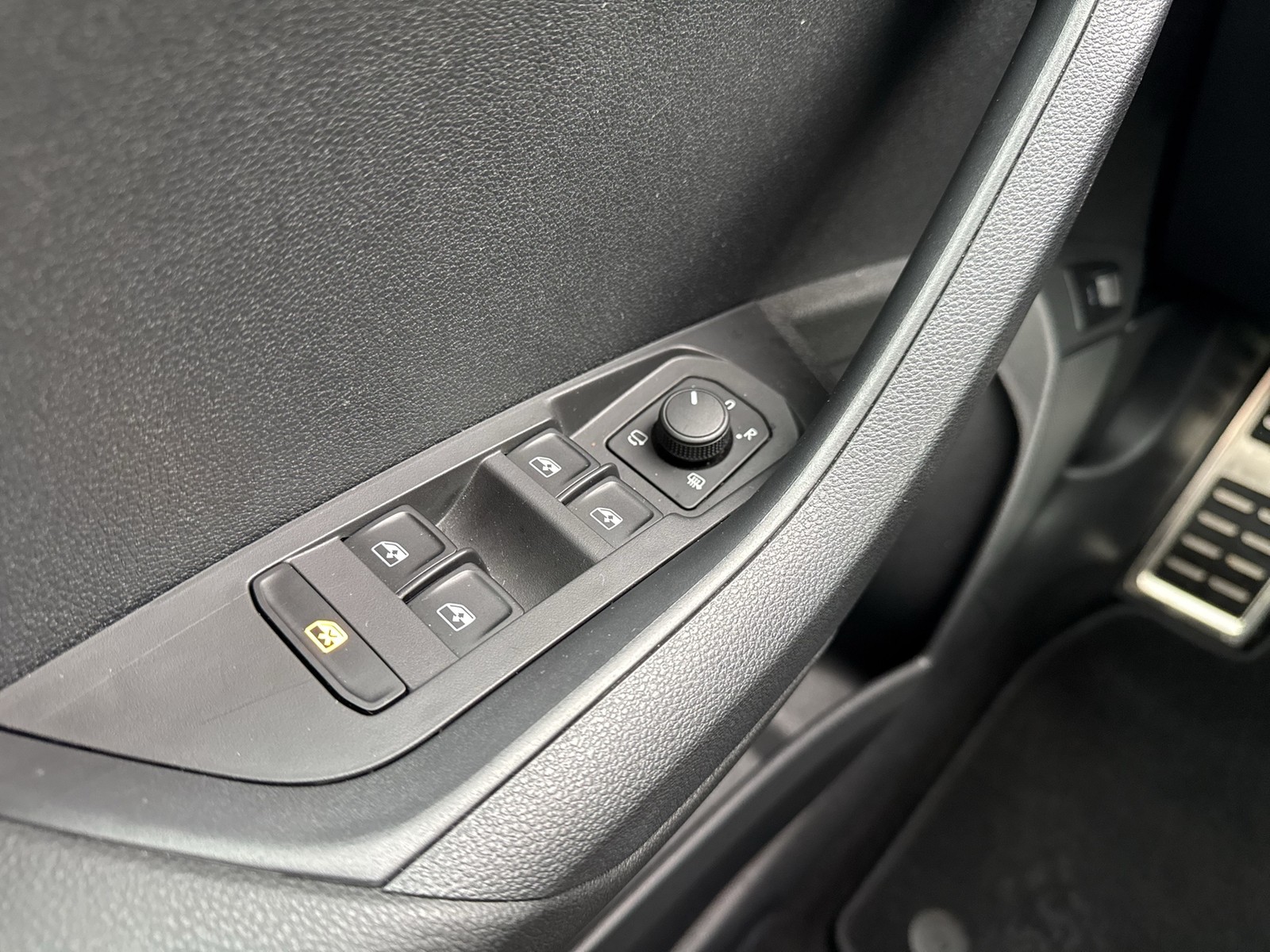 Skoda Karoq 1.5 SPORTLINE PANO CAM ACC MATRIX E-KLAPPE