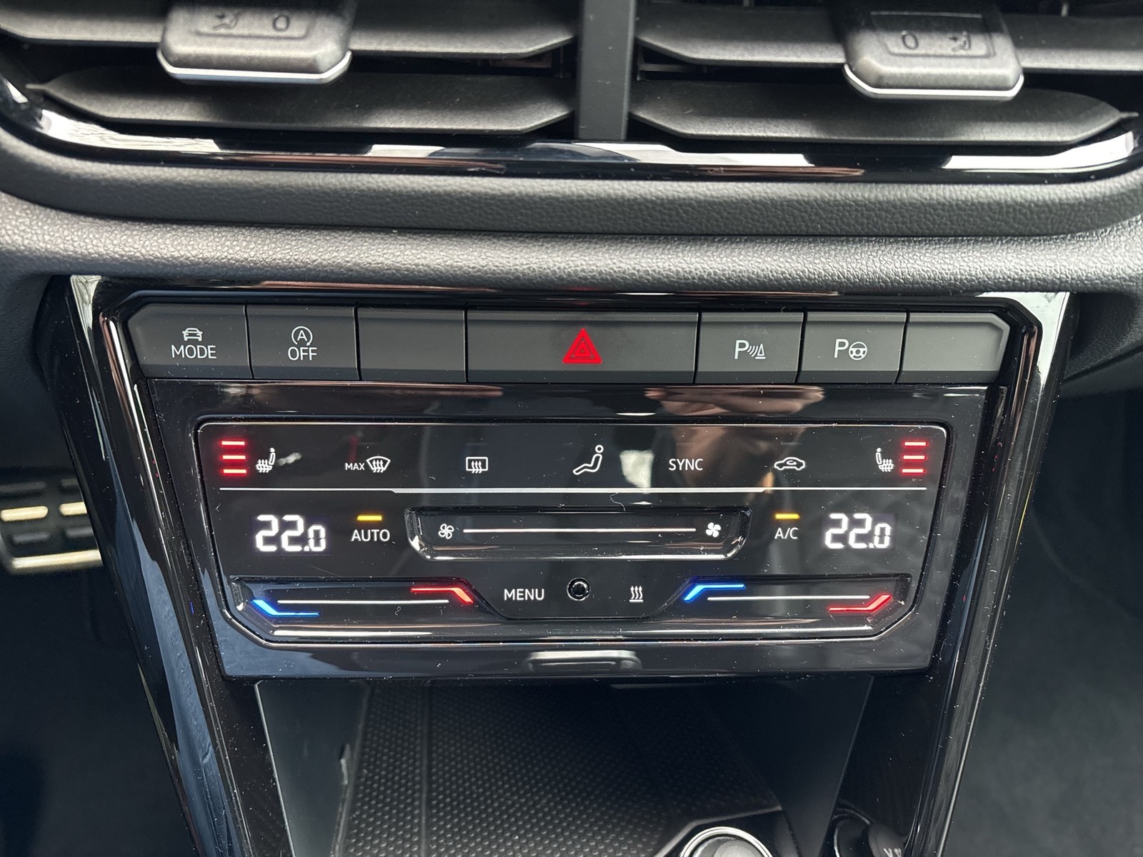 Volkswagen T-Roc Cabrio 1.5 R-LINE BLACKSTYLE LEDER LM19