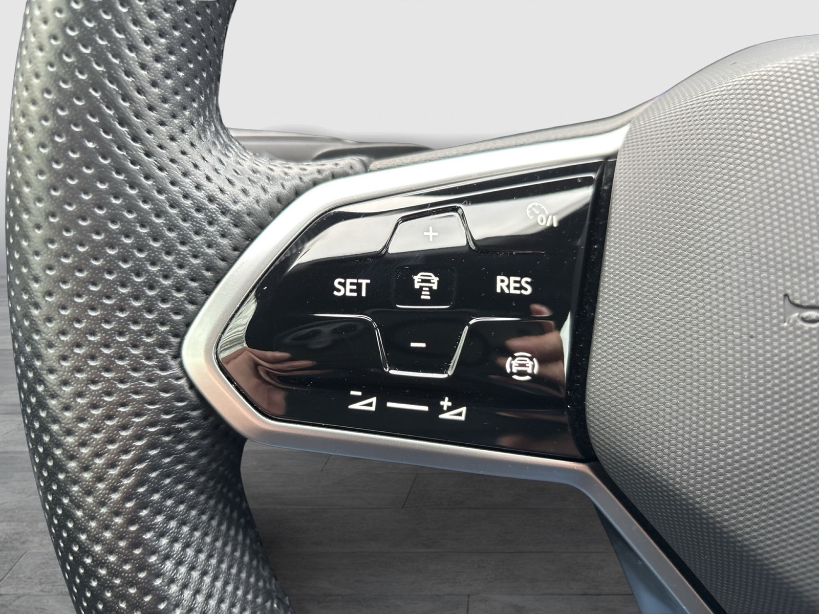 Volkswagen T-Roc Cabrio 1.5 R-LINE BLACKSTYLE LEDER LM19