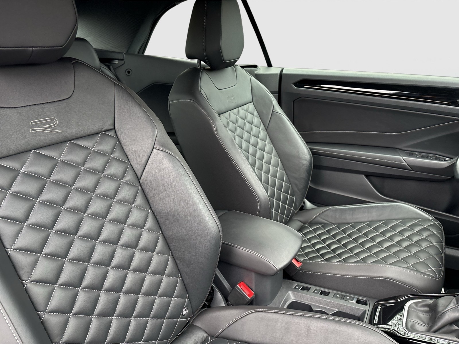 Volkswagen T-Roc Cabrio 1.5 R-LINE BLACKSTYLE LEDER LM19