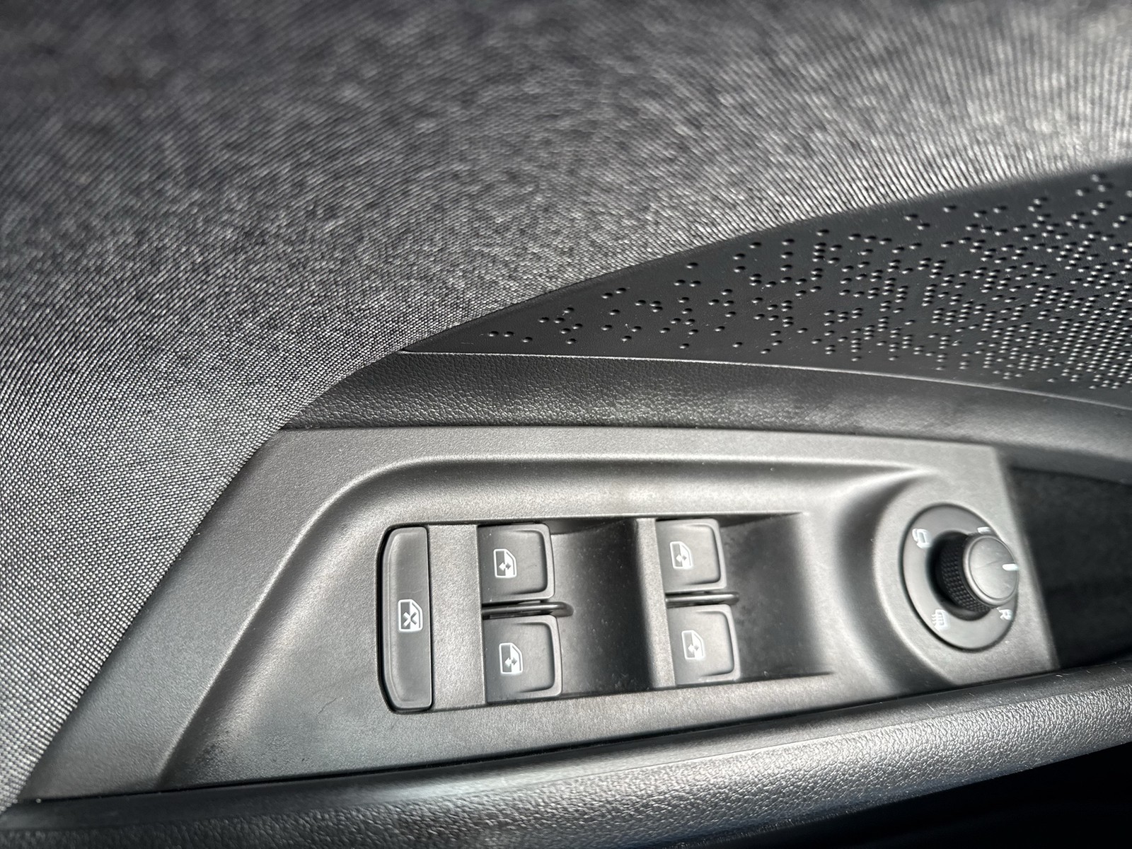 Skoda Enyaq 50 LOFT CAM LM19 NAVI LED KEYLESS-GO KLIMA