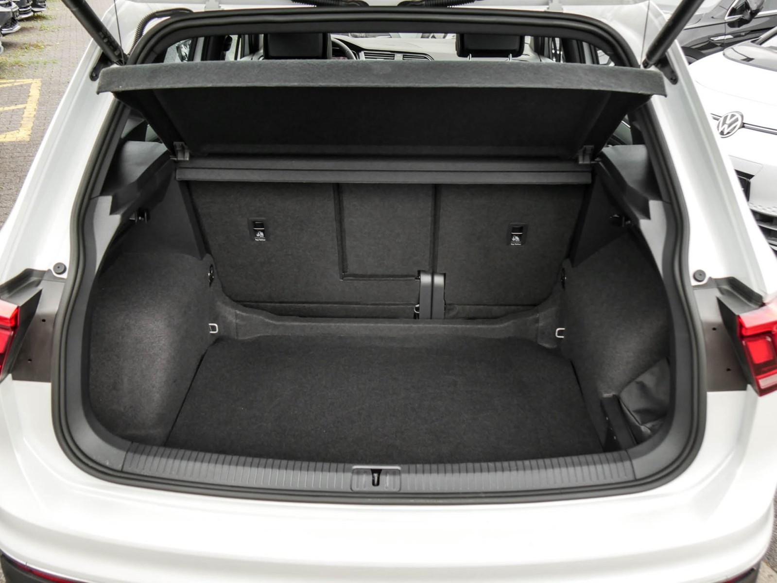 Volkswagen Tiguan 1.5 MOVE PANO 360CAM ACC LM18 NAVI SITZHZ