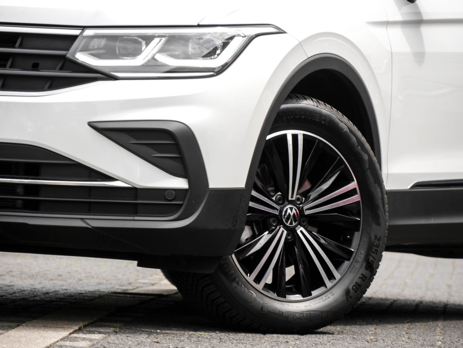 Volkswagen Tiguan 1.5 MOVE PANO 360CAM ACC LM18 NAVI SITZHZ