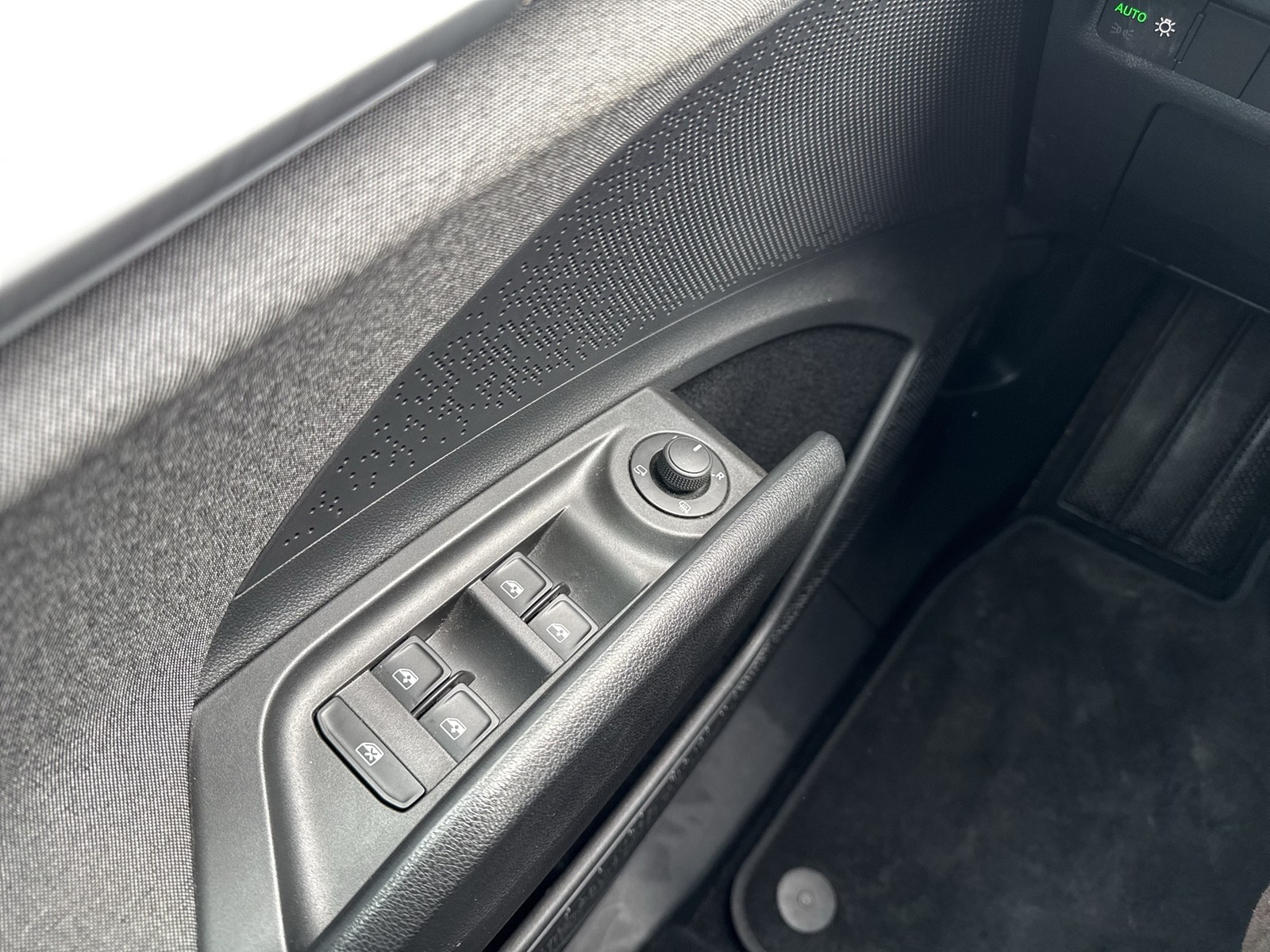 Skoda Enyaq 50 LOFT CAM LM19 NAVI LED KEYLESS-GO KLIMA