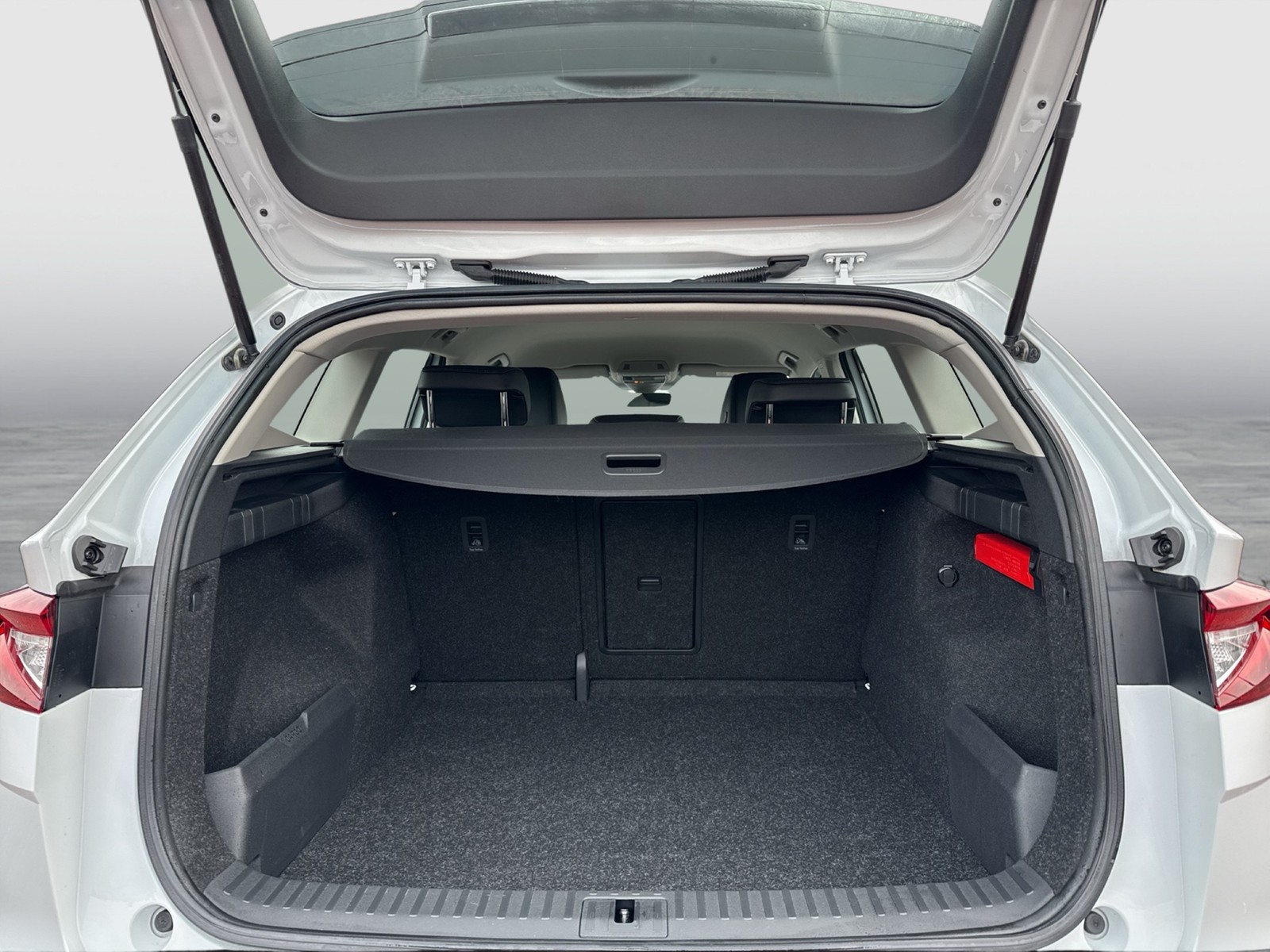 Skoda Enyaq 50 LOFT CAM LM19 NAVI LED KEYLESS-GO KLIMA