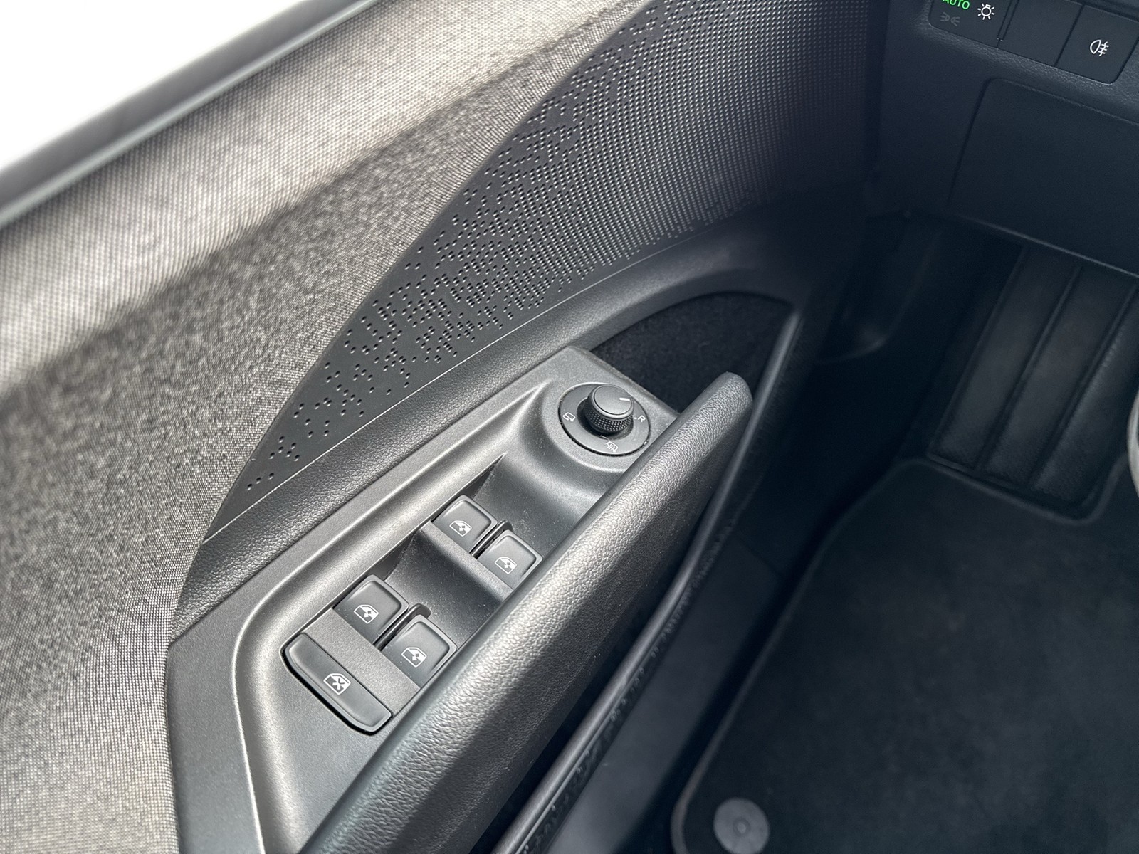 Skoda Enyaq 50 LOFT CAM LM19 NAVI LED KEYLESS-GO KLIMA