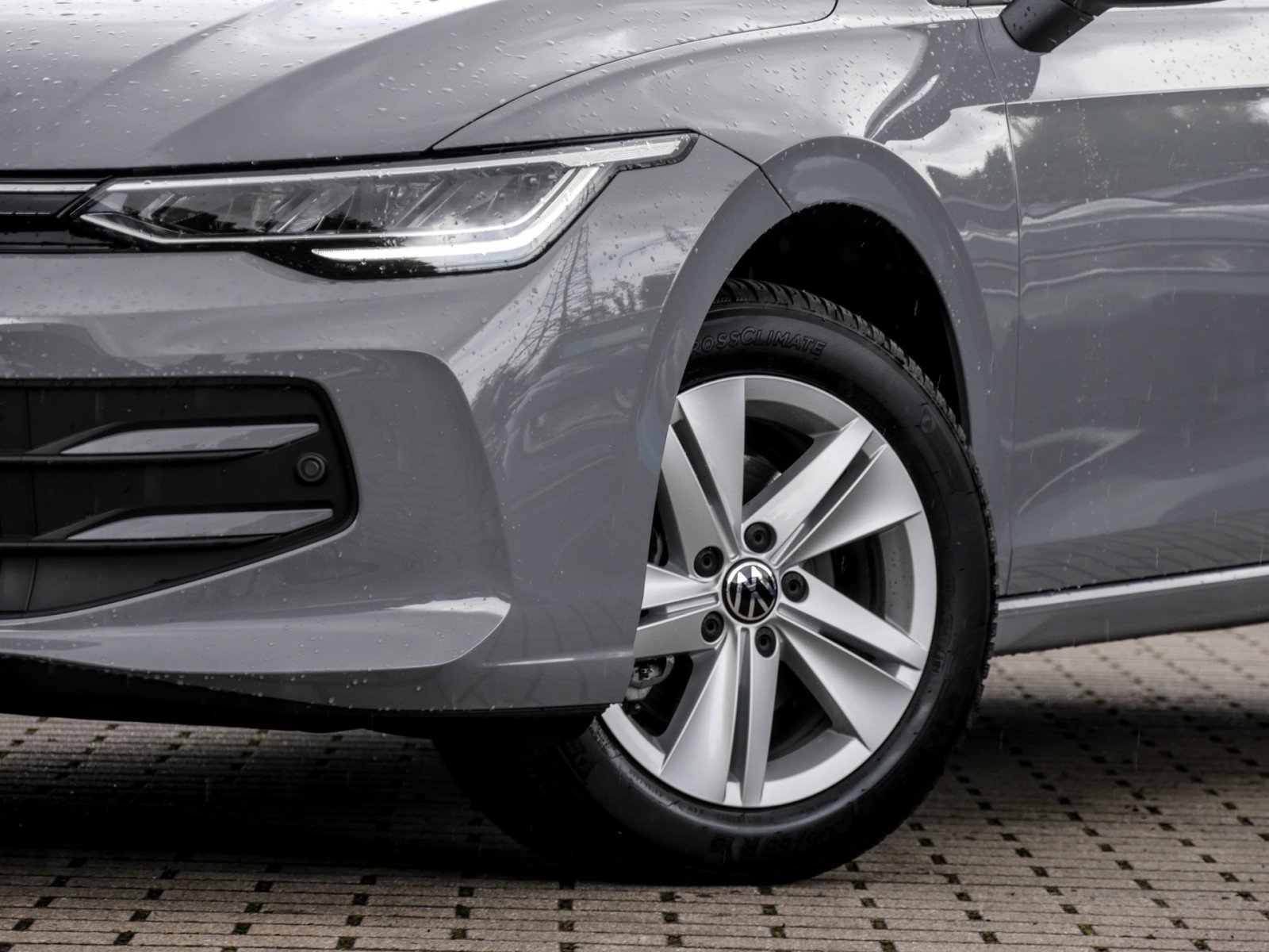 Volkswagen Golf VIII 1.5 eTSI LIFE FACELIFT STANDHZ CAM ACC