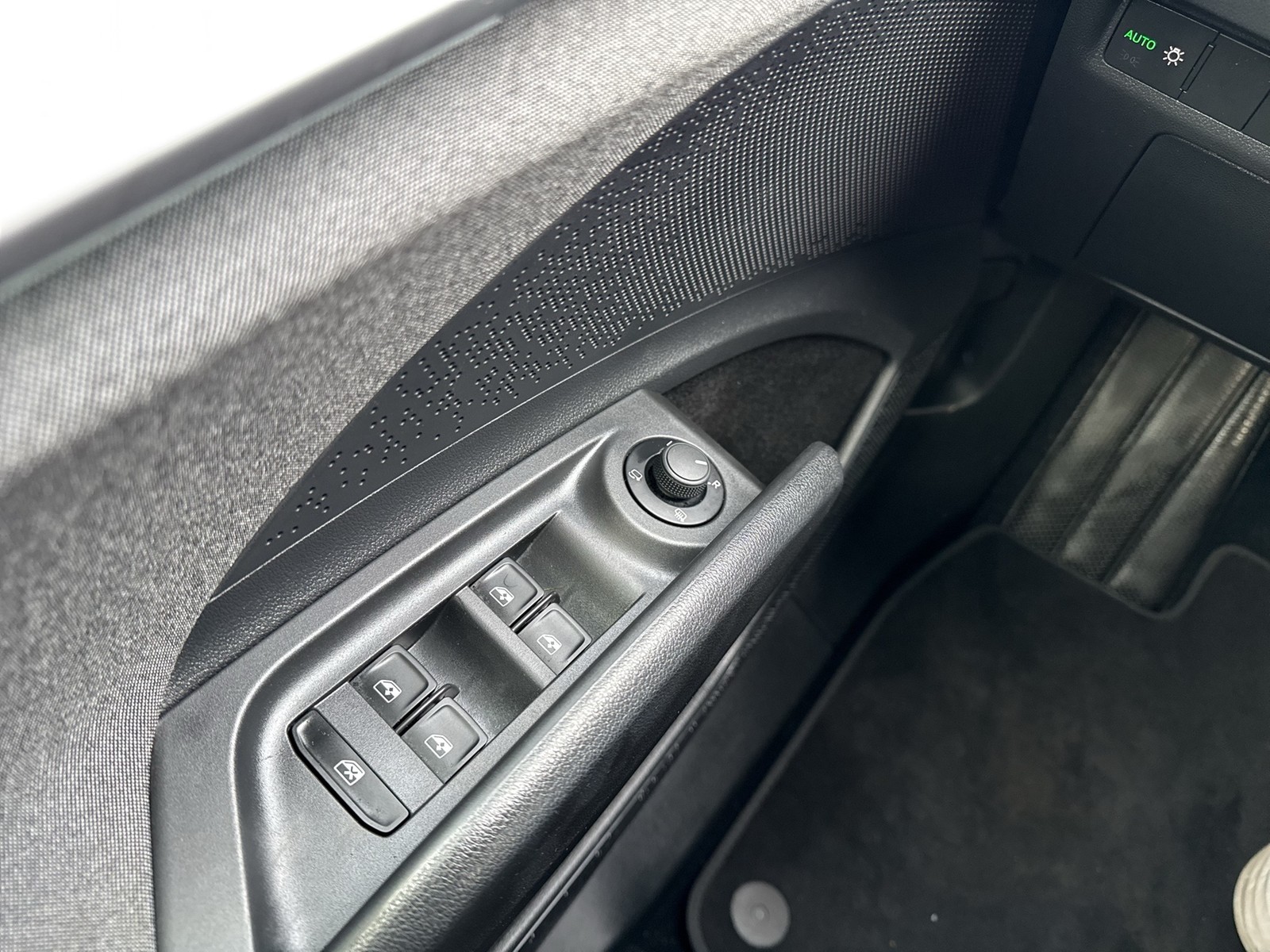 Skoda Enyaq 50 LOFT CAM LM19 NAVI LED KEYLESS-GO KLIMA