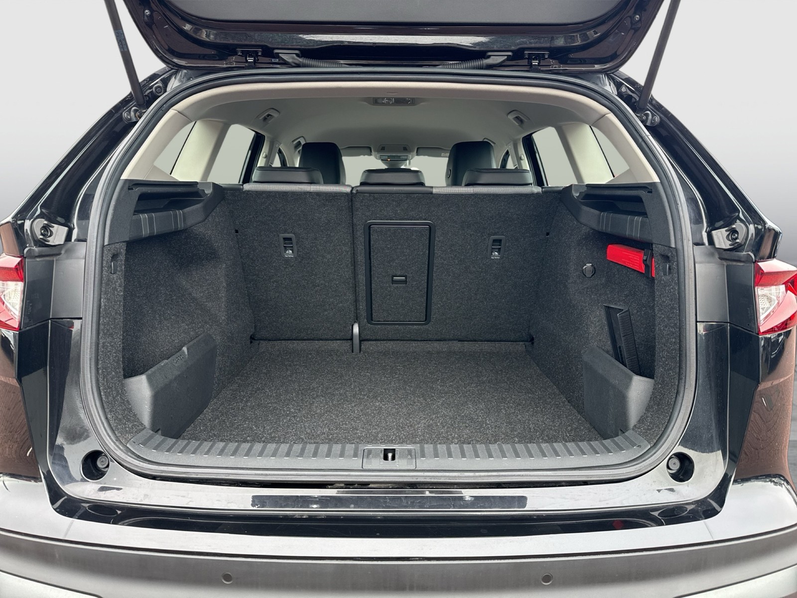 Skoda Enyaq 50 LOFT CAM LM19 NAVI LED KEYLESS-GO KLIMA