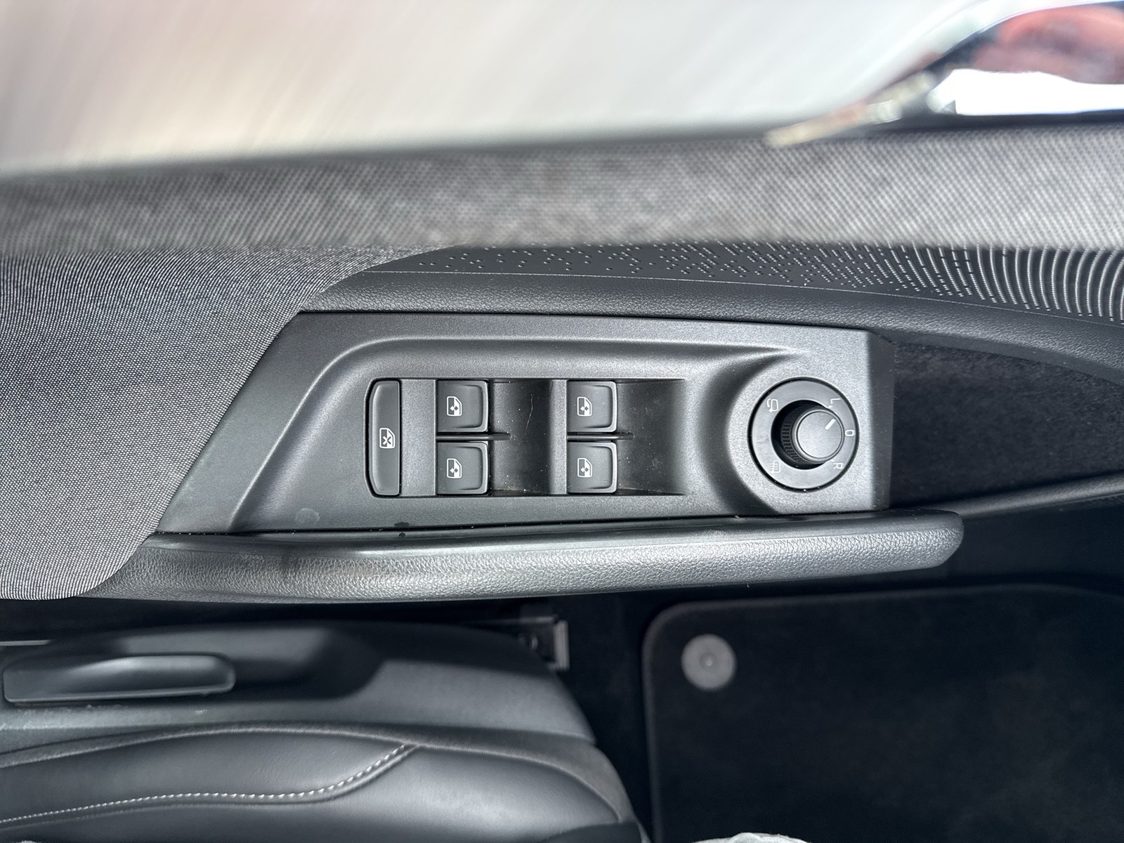 Skoda Enyaq 50 LOFT CAM LM19 NAVI LED KEYLESS-GO KLIMA