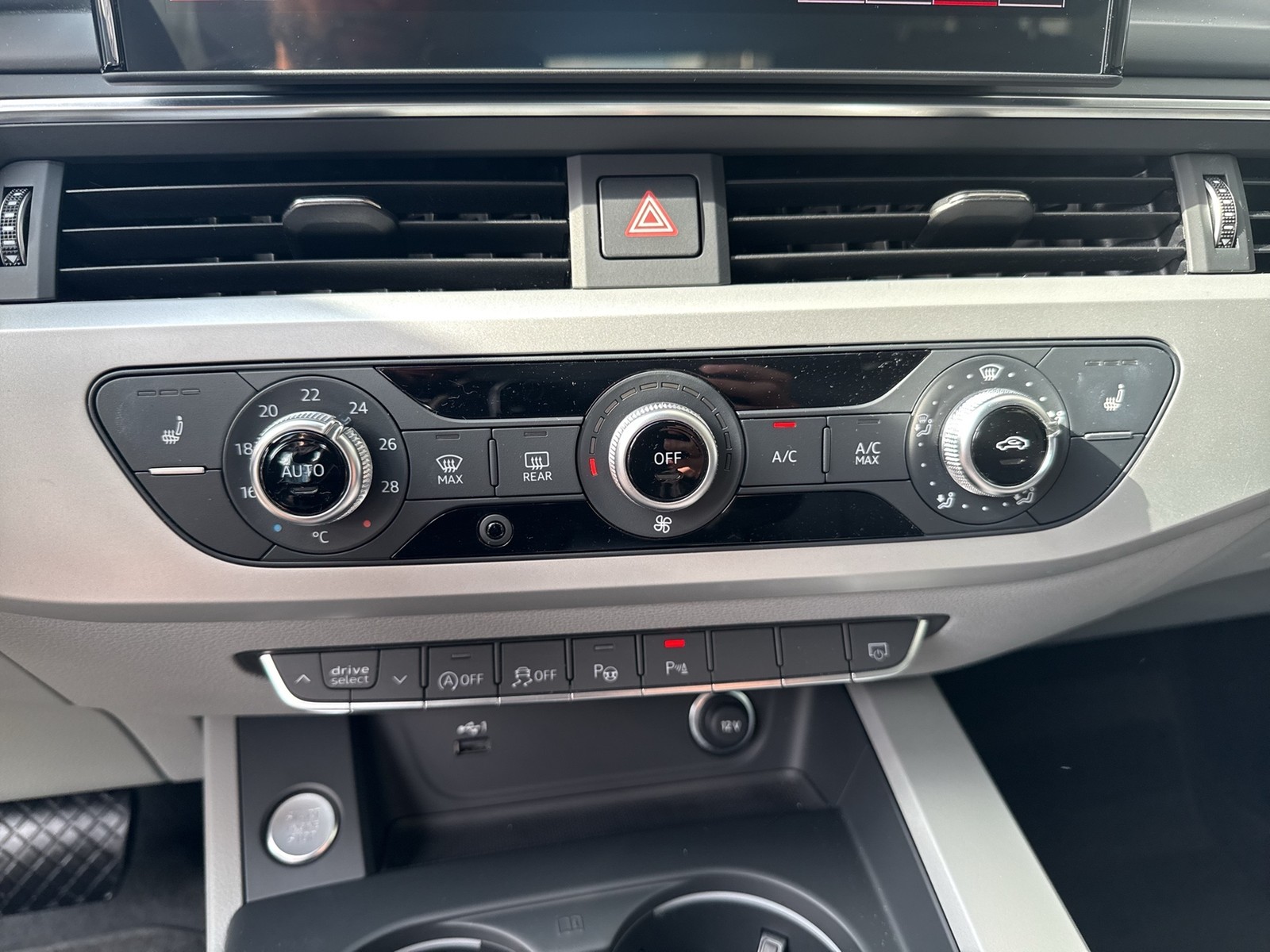 Audi A4 Avant 40 Qu. 360°KAMERA ALU19 MATRIX eKLAPPE