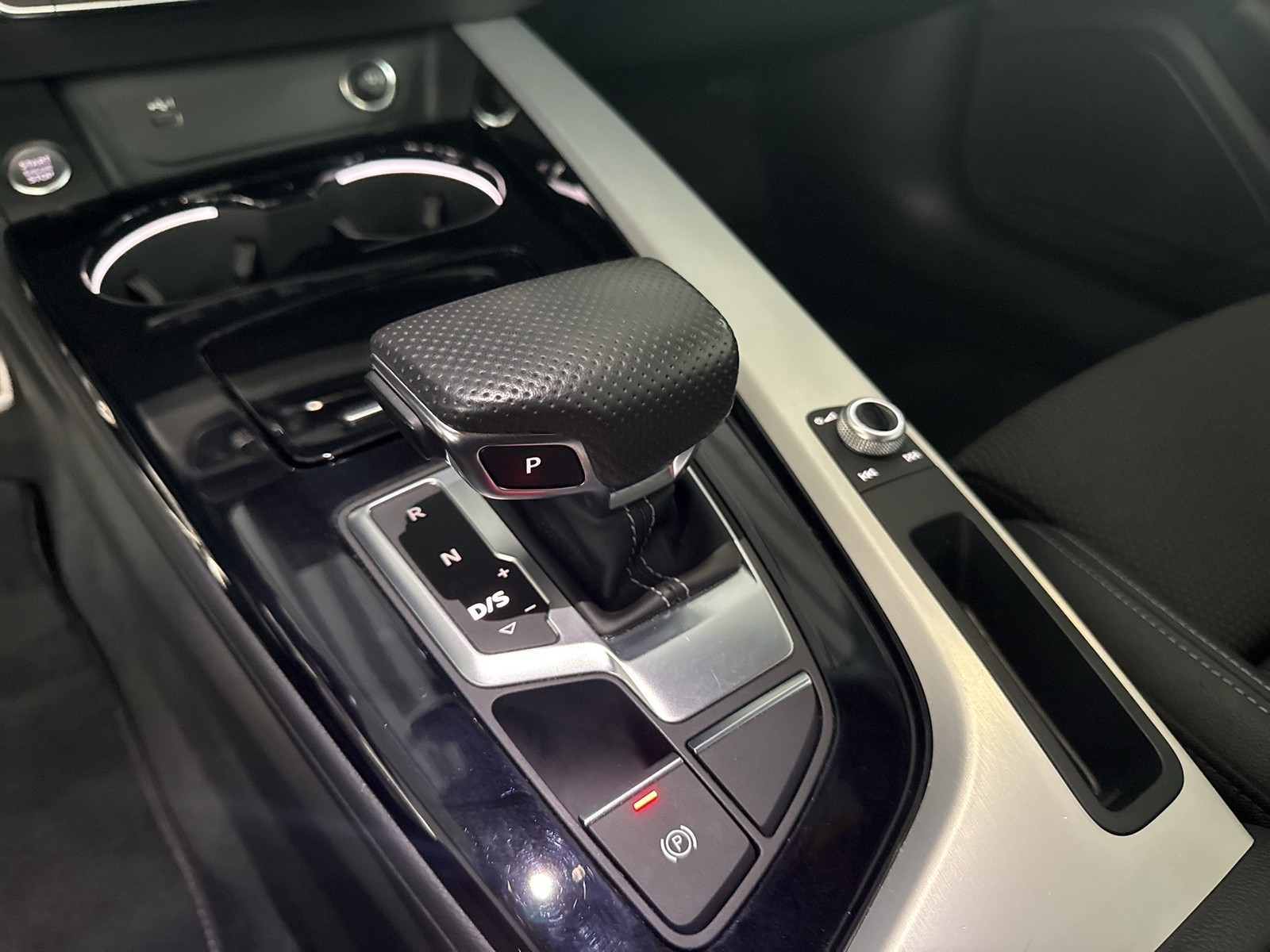 Audi A4 Avant 40 Qu. S LINE KAMERA STANDHEIZUNG HUD
