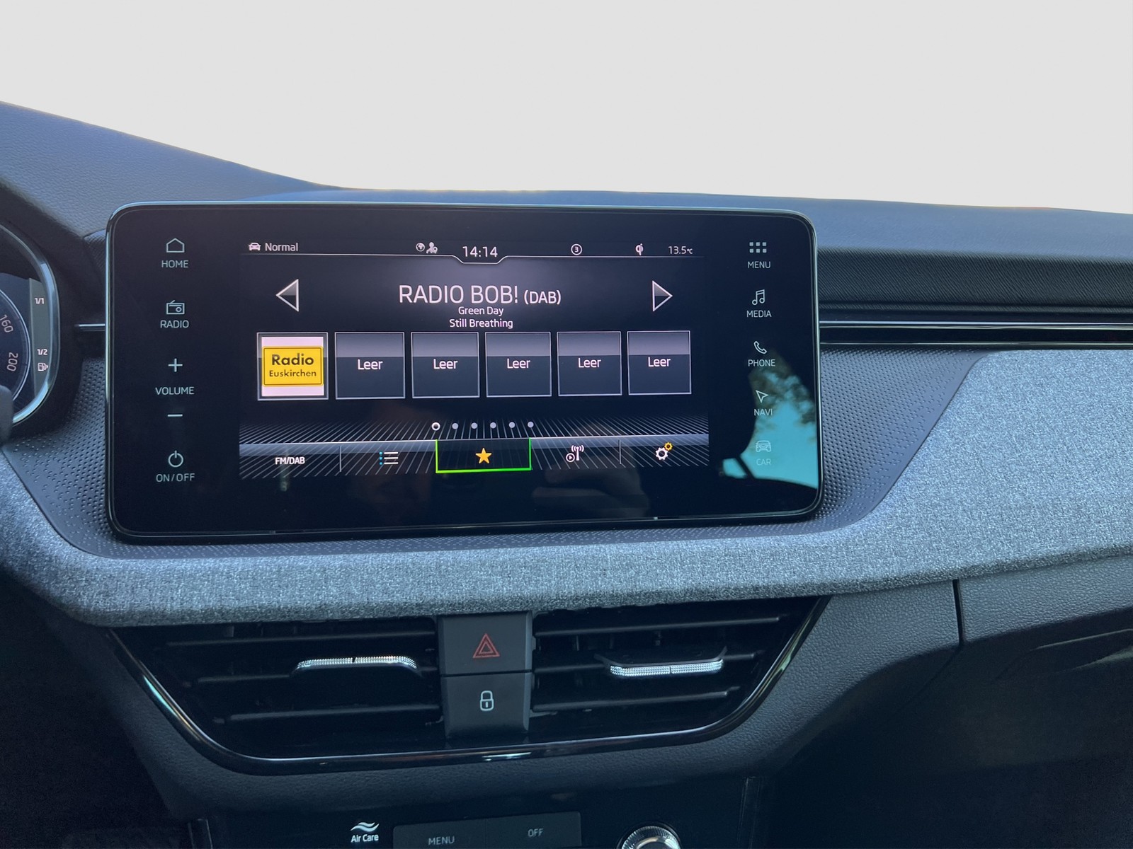 Skoda Kamiq 1.5 TOUR PANO AHK CAM ACC E-KLAPPE NAVI