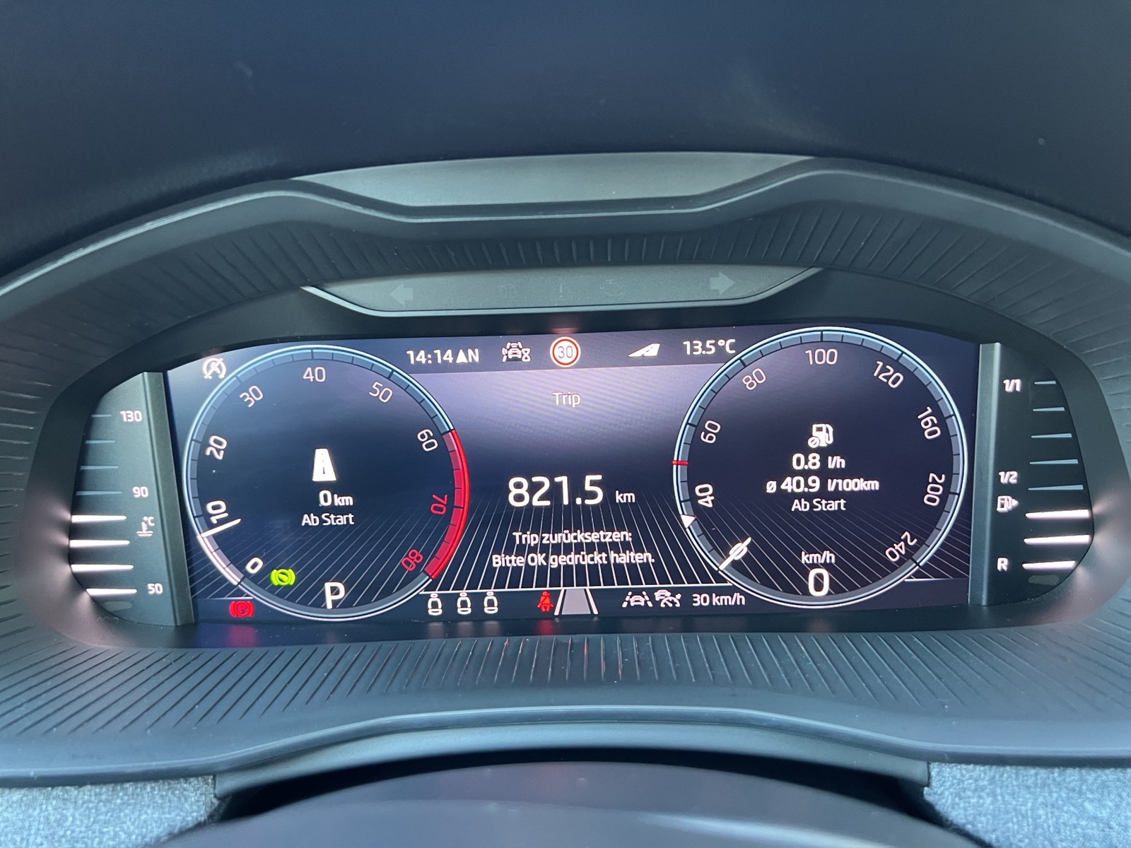 Skoda Kamiq 1.5 TOUR PANO AHK CAM ACC E-KLAPPE NAVI