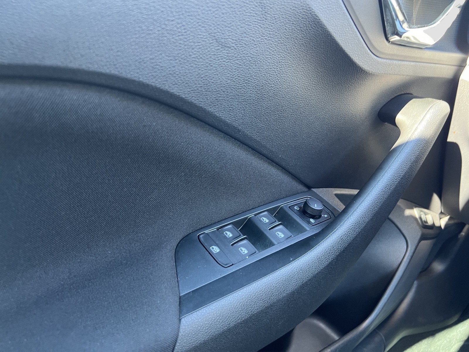 Skoda Kamiq 1.5 TOUR PANO AHK CAM ACC E-KLAPPE NAVI