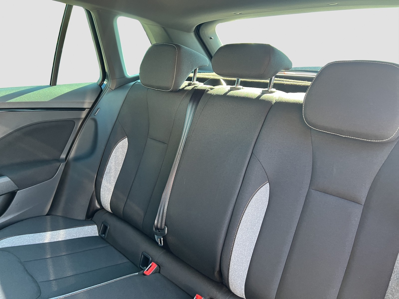 Skoda Kamiq 1.5 TOUR PANO AHK CAM ACC E-KLAPPE NAVI