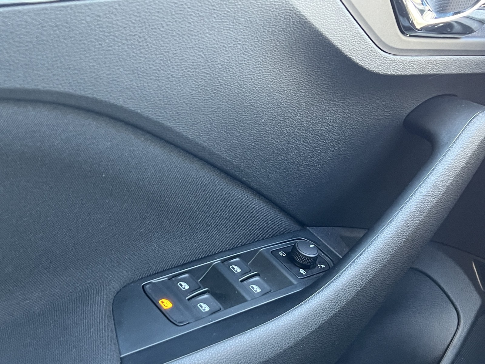 Skoda Kamiq 1.5 TOUR CAM ACC EKLAPPE NAVI LM17 CARPLAY