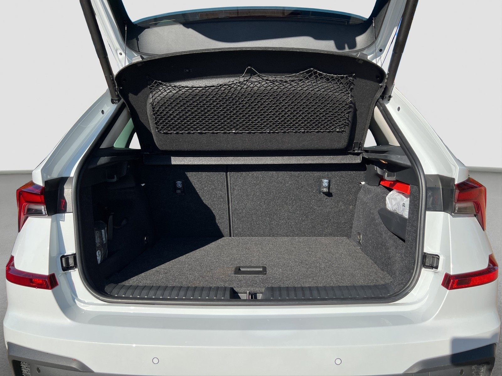 Skoda Kamiq 1.5 TOUR CAM ACC EKLAPPE NAVI LM17 CARPLAY