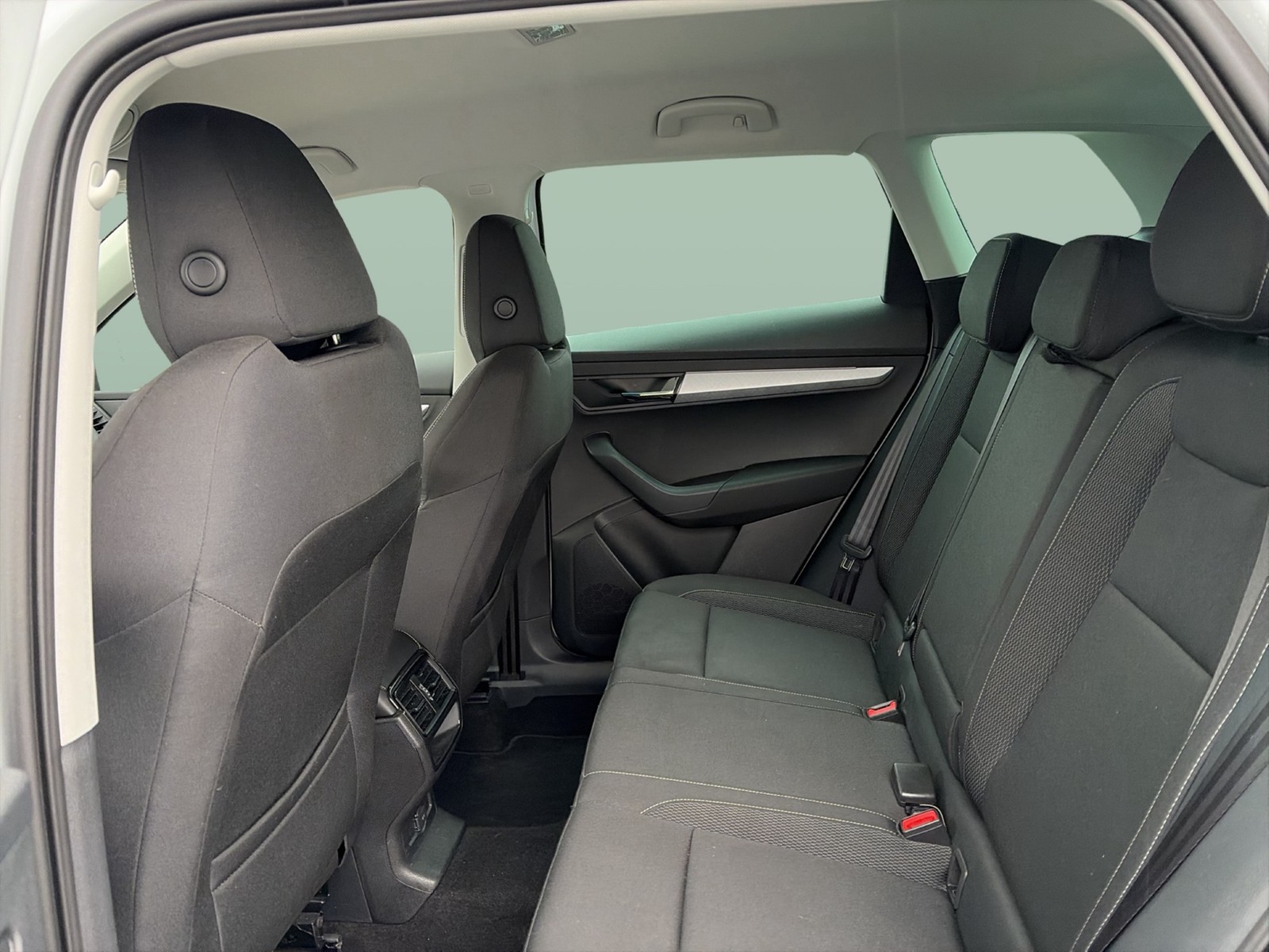 Skoda Karoq 1.5 SELECTION AHK CAM NAVI CARPLAY SITZHZ.