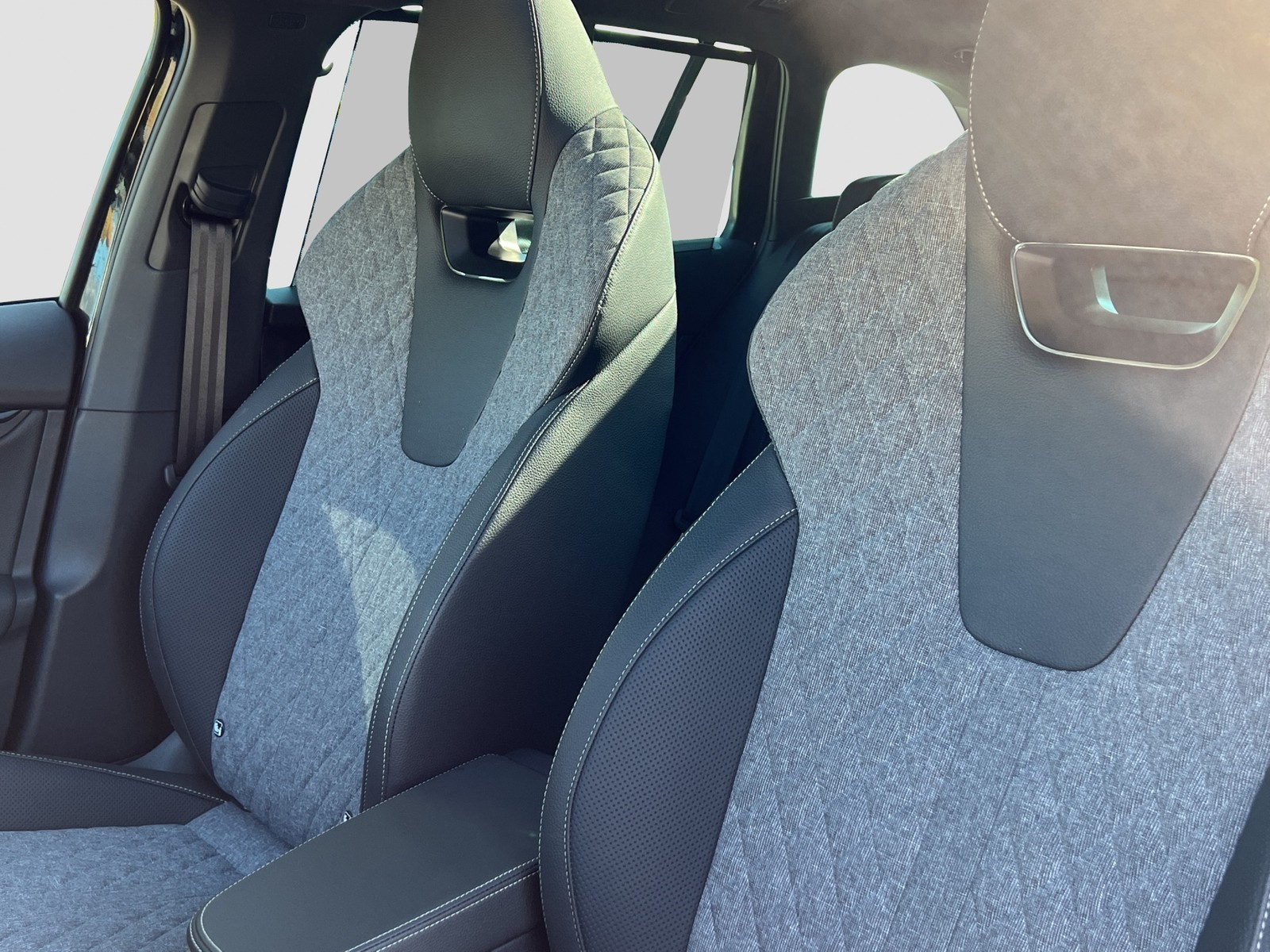 Skoda Octavia Combi 2.0 SPORTLINE PANO 360CAM ACC LM18