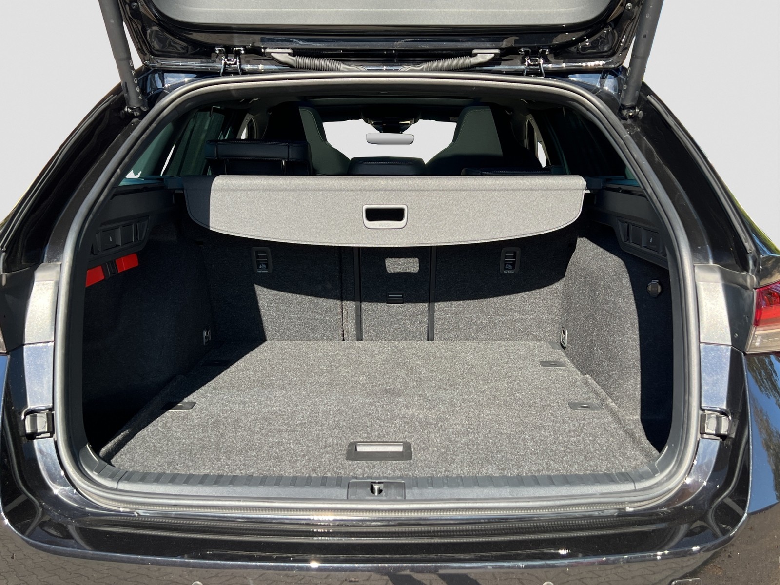 Skoda Octavia Combi 2.0 SPORTLINE PANO 360CAM ACC LM18