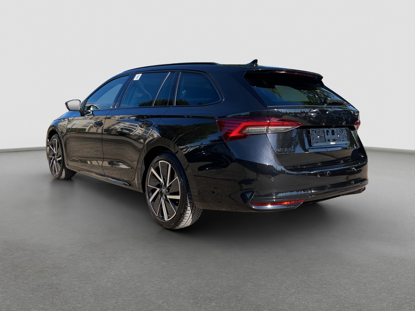 Skoda Octavia Combi 2.0 SPORTLINE PANO 360CAM ACC LM18