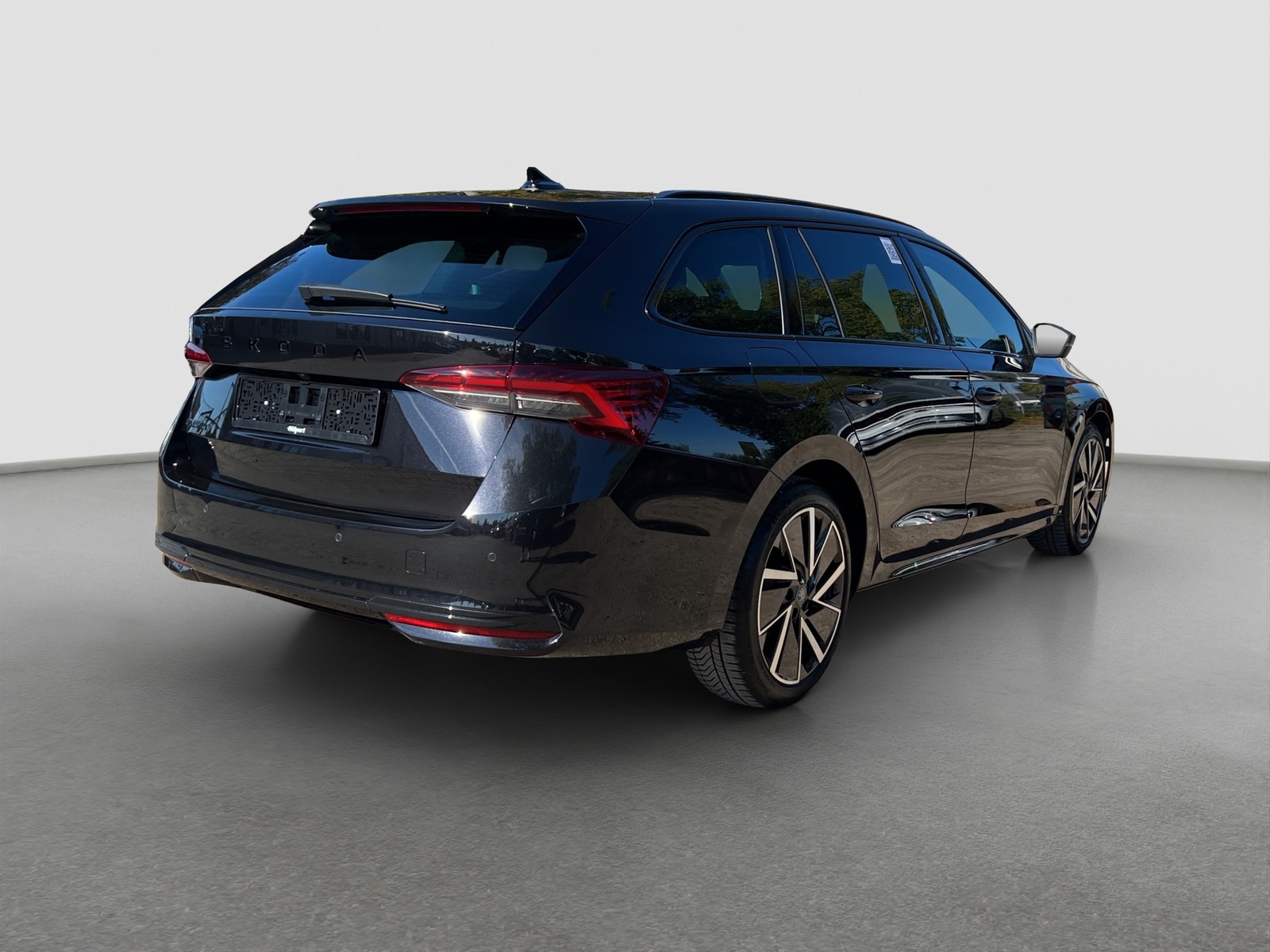 Skoda Octavia Combi 2.0 SPORTLINE PANO 360CAM ACC LM18