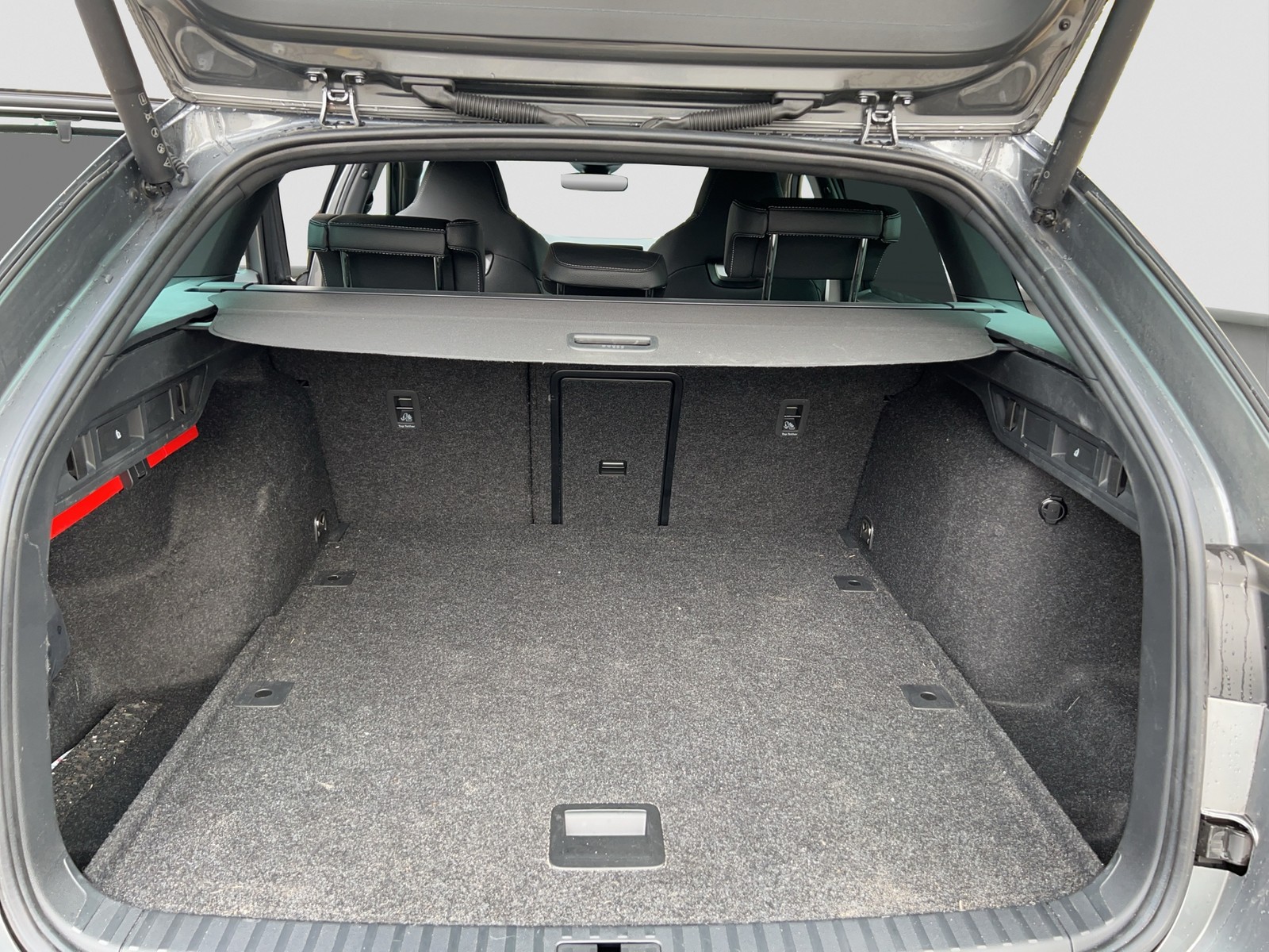 Skoda Octavia Combi 2.0 SPORTLINE PANO 360CAM ACC LM18