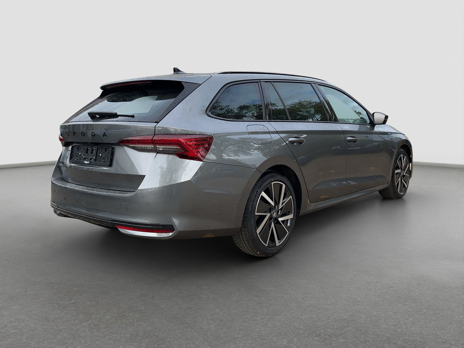 Skoda Octavia Combi 2.0 SPORTLINE PANO 360CAM ACC LM18