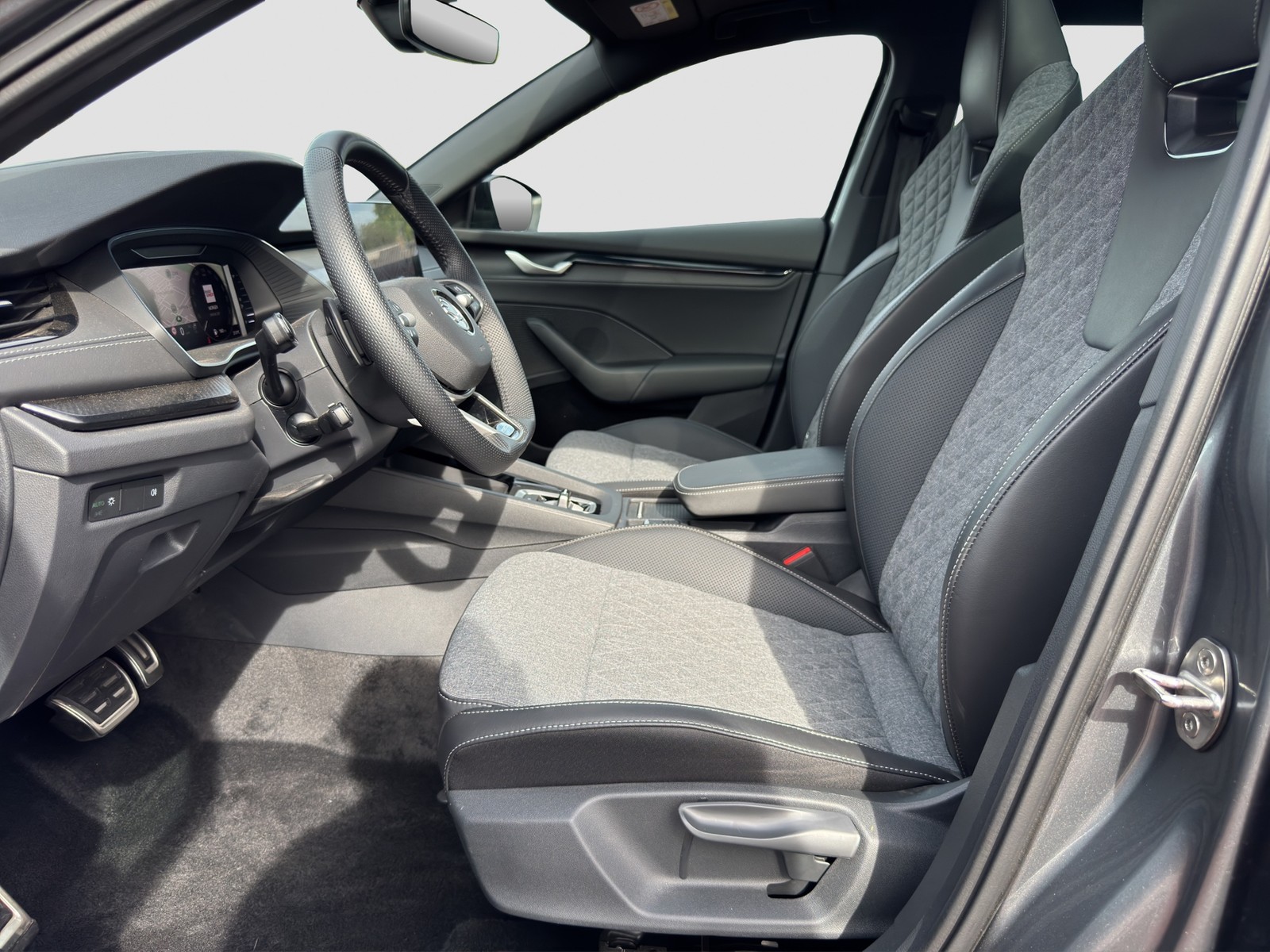 Skoda Octavia Combi 2.0 SPORTLINE PANO CAM ACC LM18