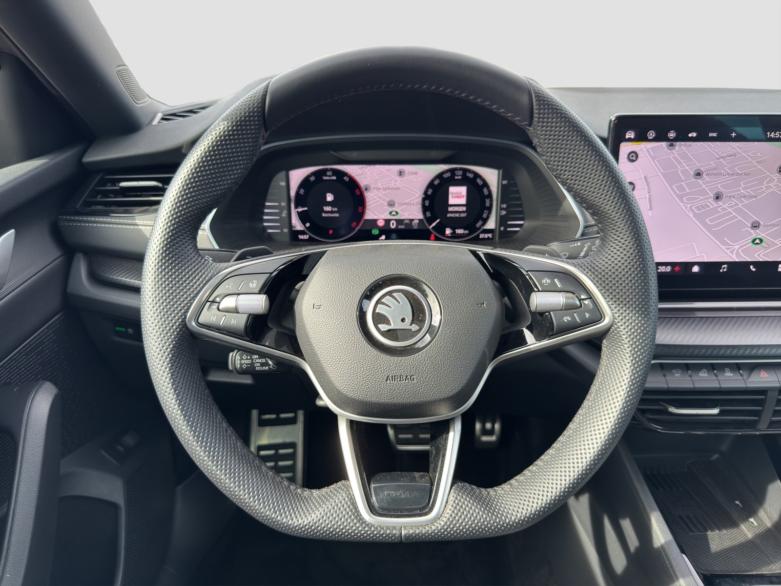 Skoda Octavia Combi 2.0 SPORTLINE PANO CAM ACC LM18