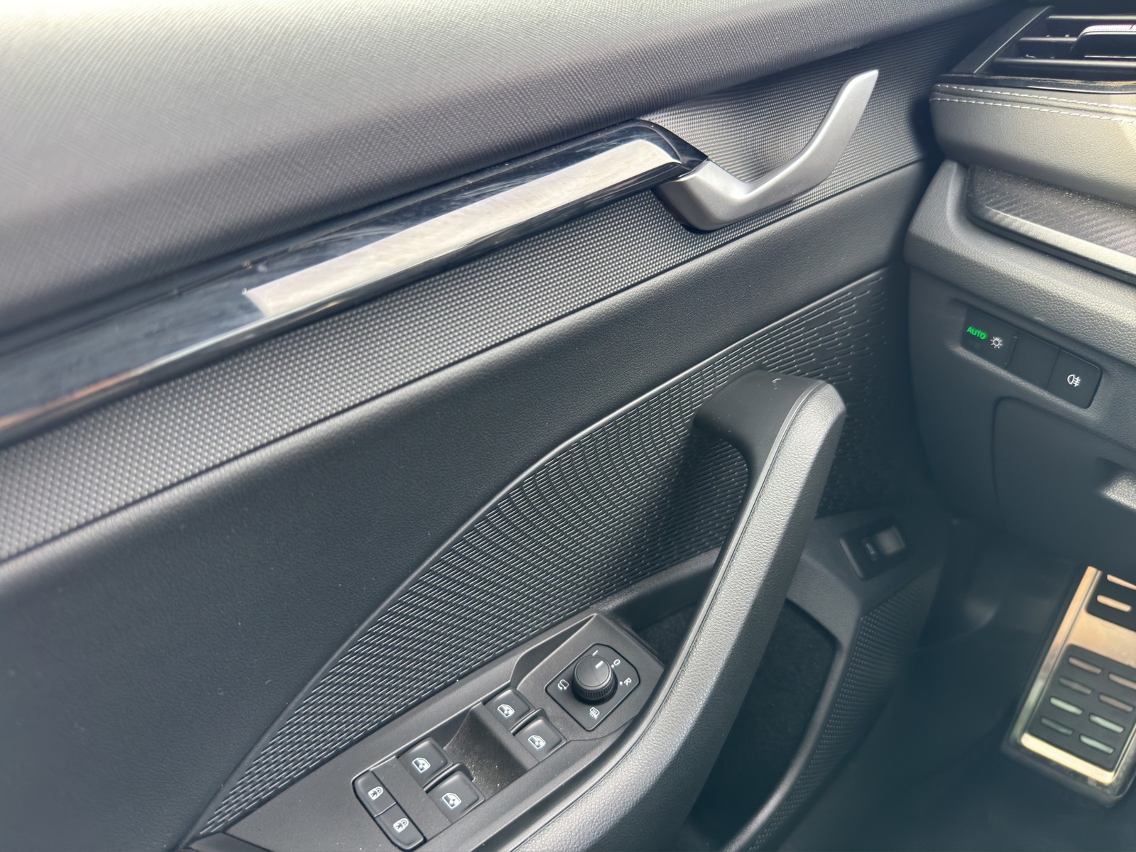 Skoda Octavia Combi 2.0 SPORTLINE PANO CAM ACC LM18