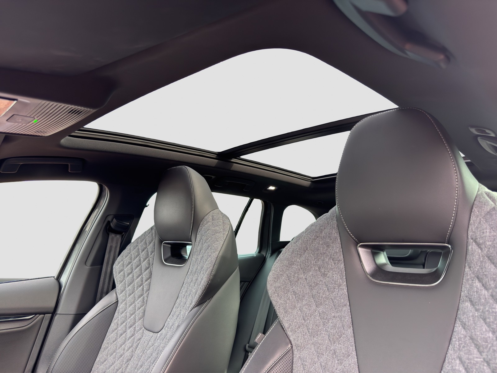 Skoda Octavia Combi 2.0 SPORTLINE PANO CAM ACC LM18